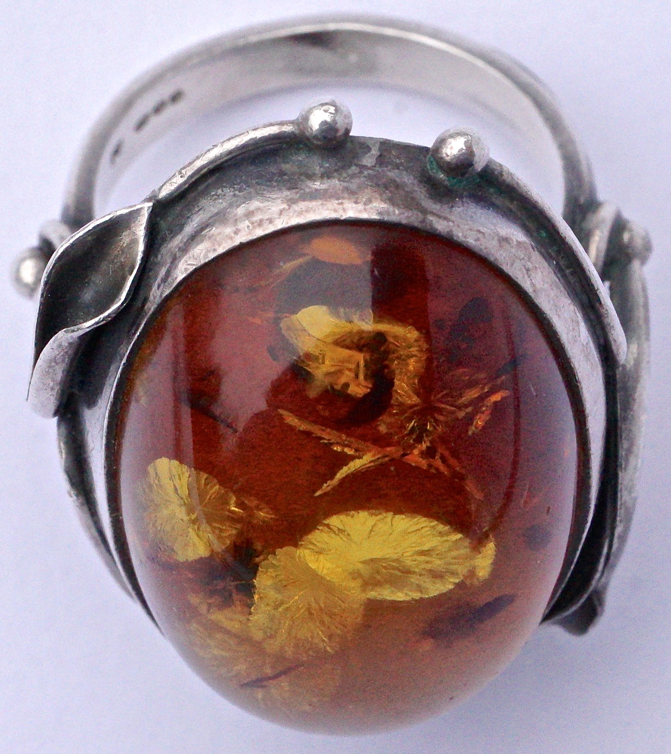 Oval Sterling Silver Flower Design Amber Statement Ring, circa 1970s In Good Condition In London, GB