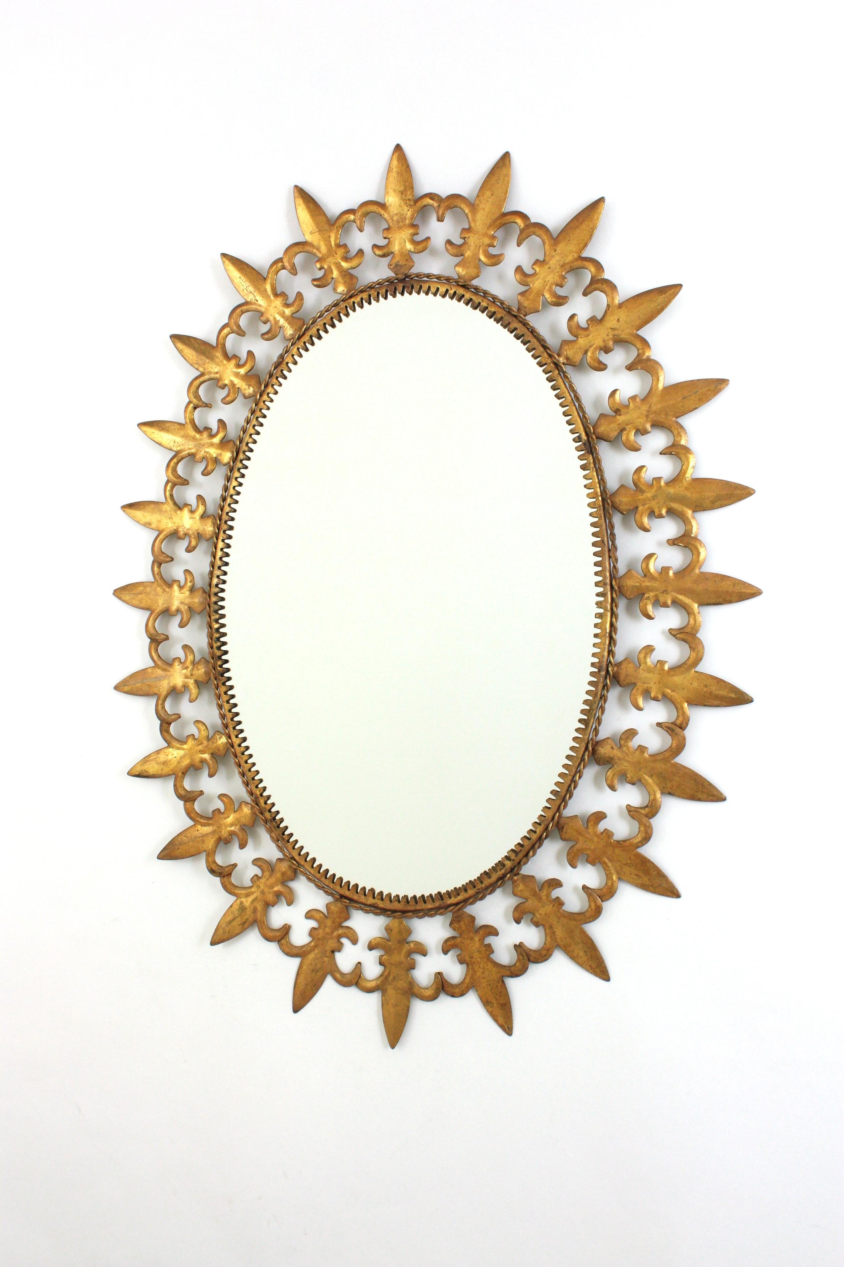 Miroir ovale en fer doré, cadre Fleur de Lys, Espagne, années 1950 en vente 2