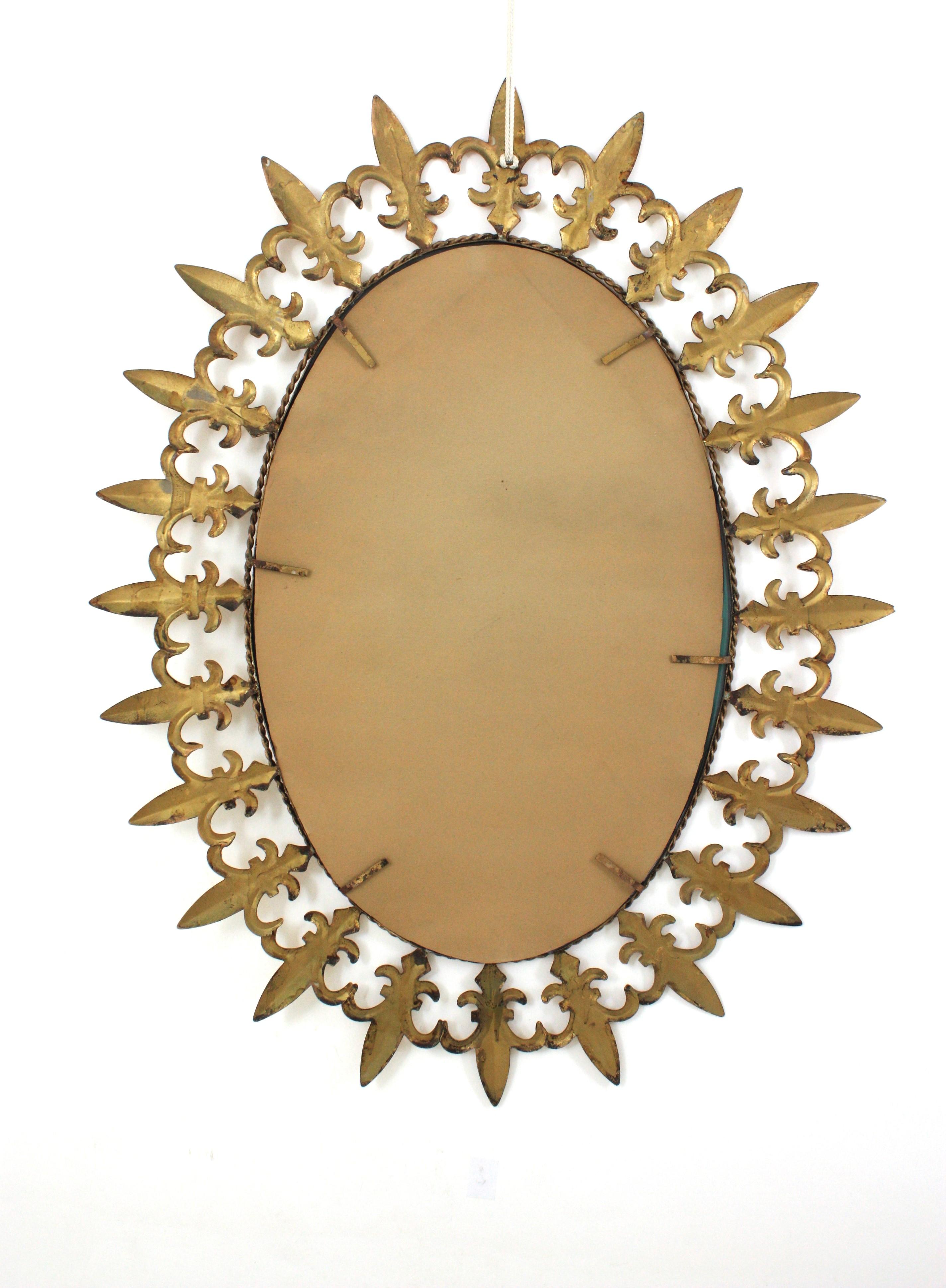 Miroir ovale en fer doré, cadre Fleur de Lys, Espagne, années 1950 en vente 5