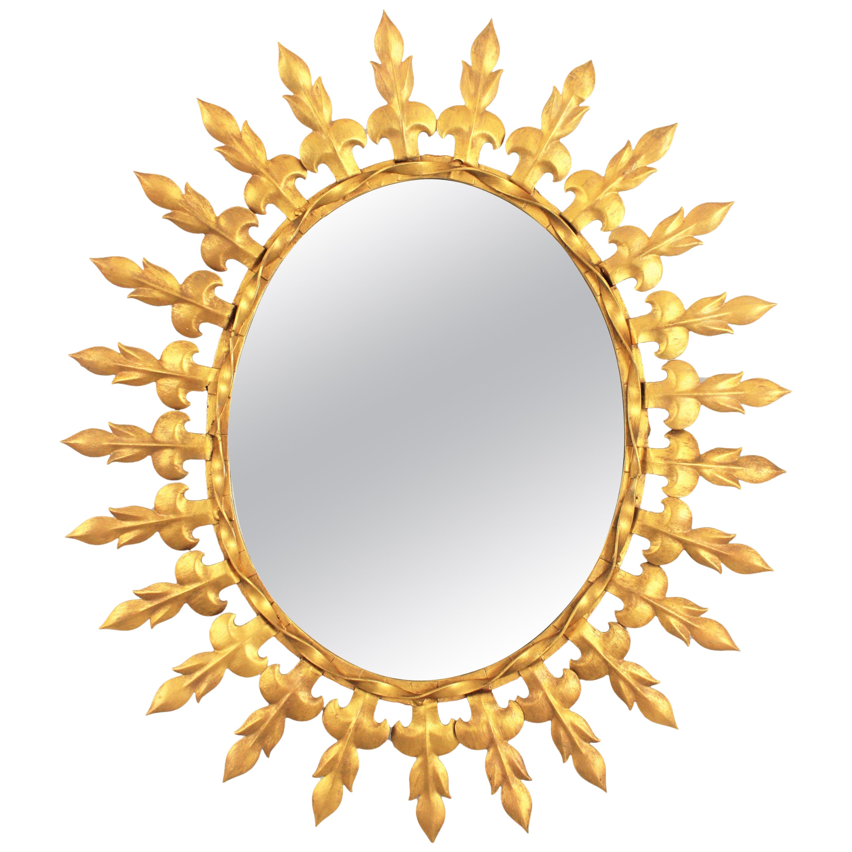 Miroir ovale en métal doré, motifs de fleurs de lys, Espagne 1950
