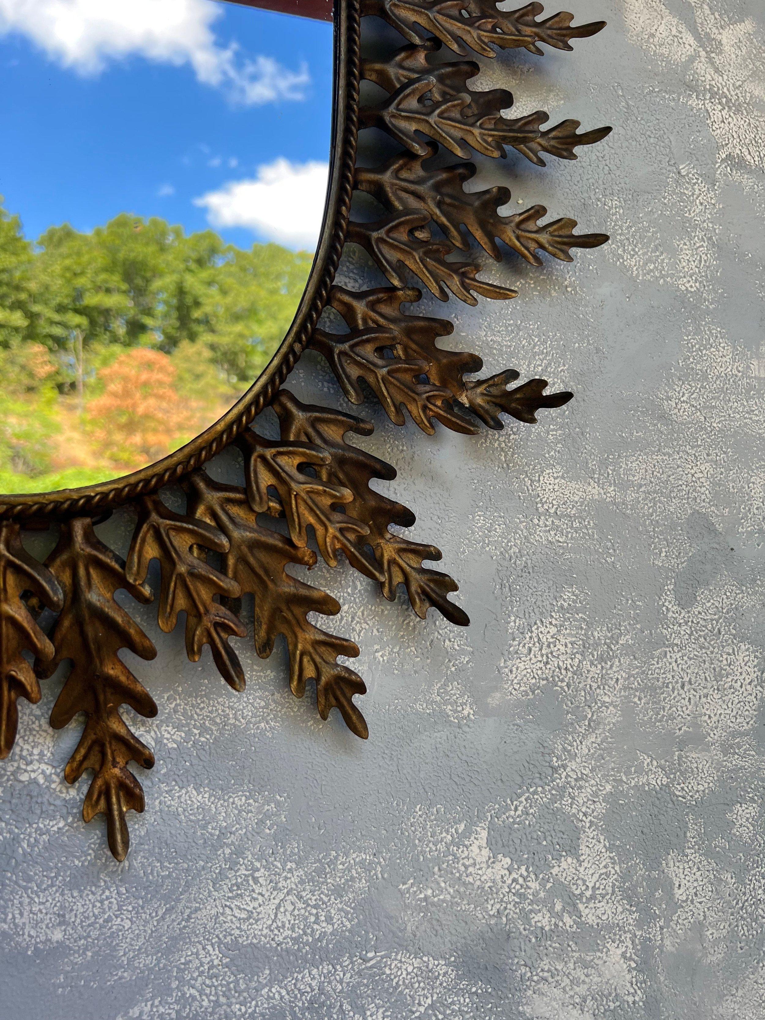 Ovaler Sonnenschliff-Spiegel mit abwechselnden Blättern (Mitte des 20. Jahrhunderts) im Angebot