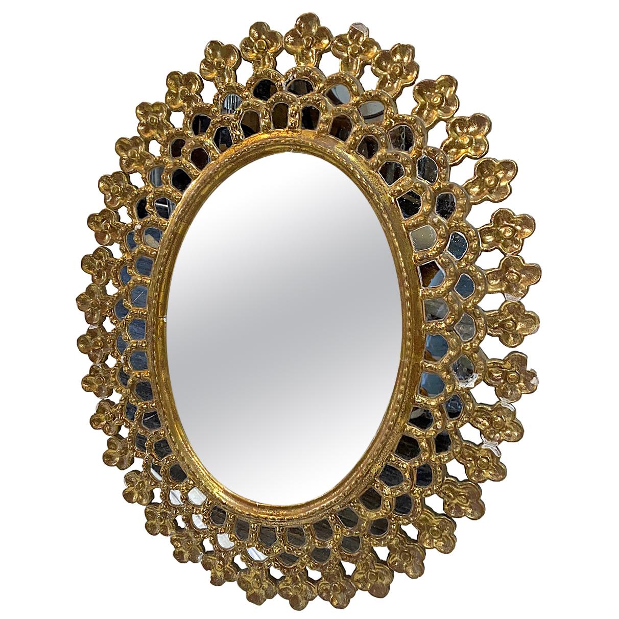 Miroir ovale Sunburst avec finition dorée en vente