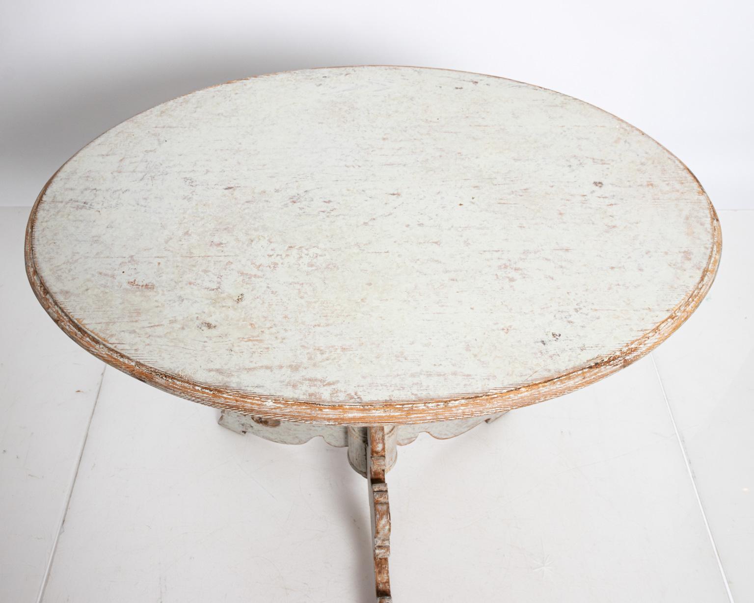 Oval Swedish Side Table In Good Condition For Sale In Stamford, CT