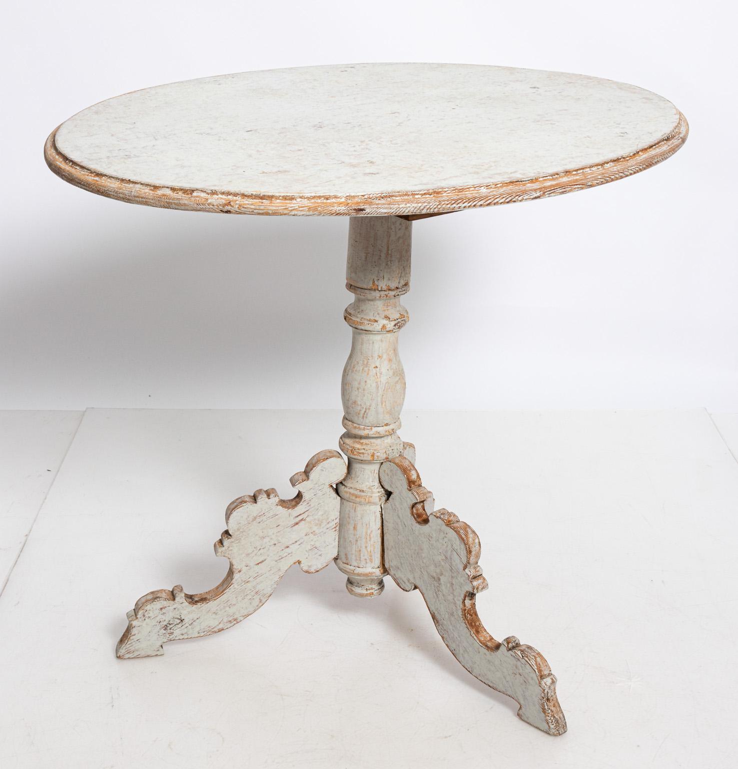 19th Century Oval Swedish Side Table For Sale