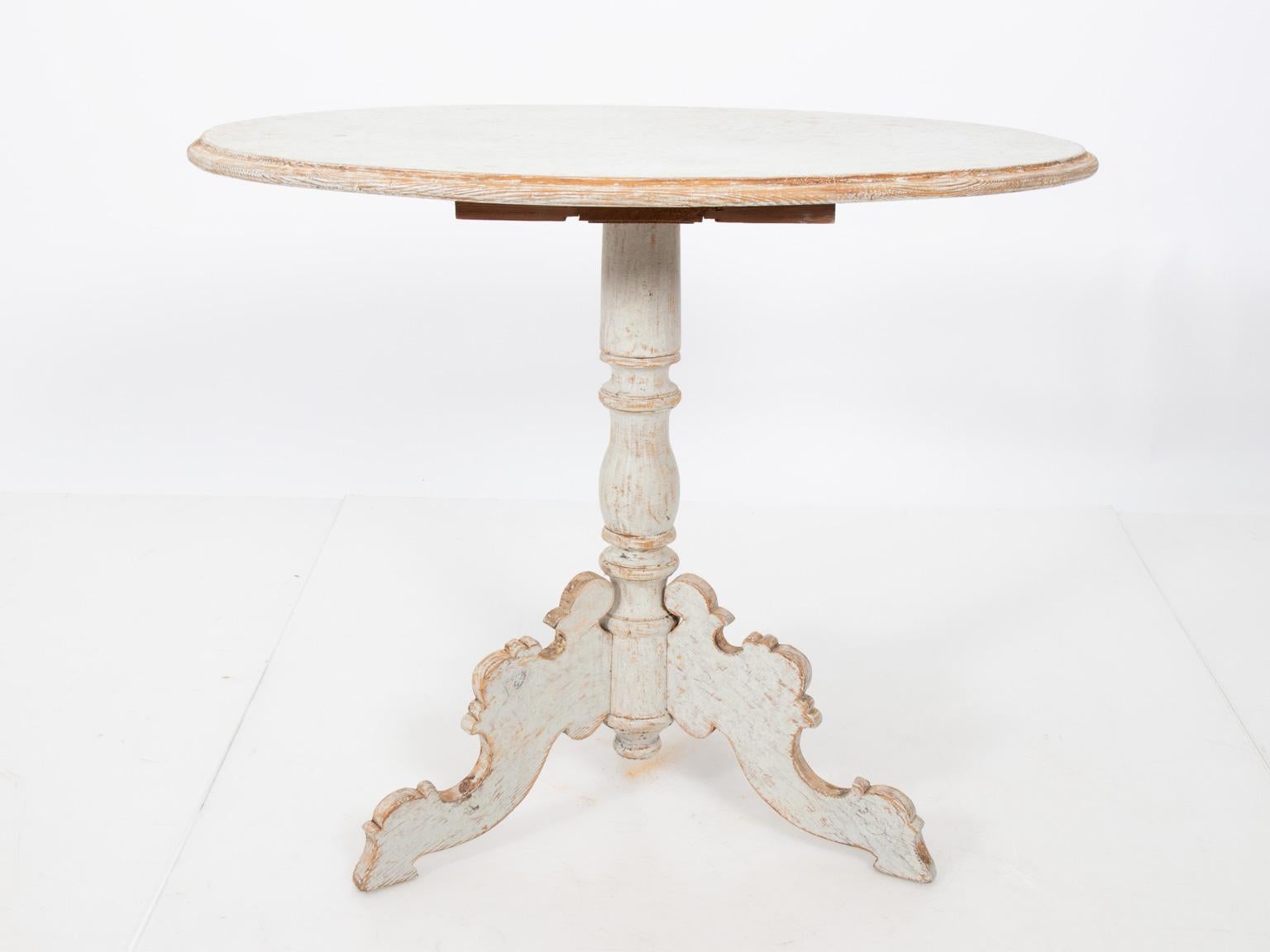 Oval Swedish Side Table For Sale 2