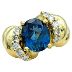 Ovaler ovaler Schweizer Blauer Topas und Diamant Chunky Ridged Bandring aus 18 Karat Gelbgold