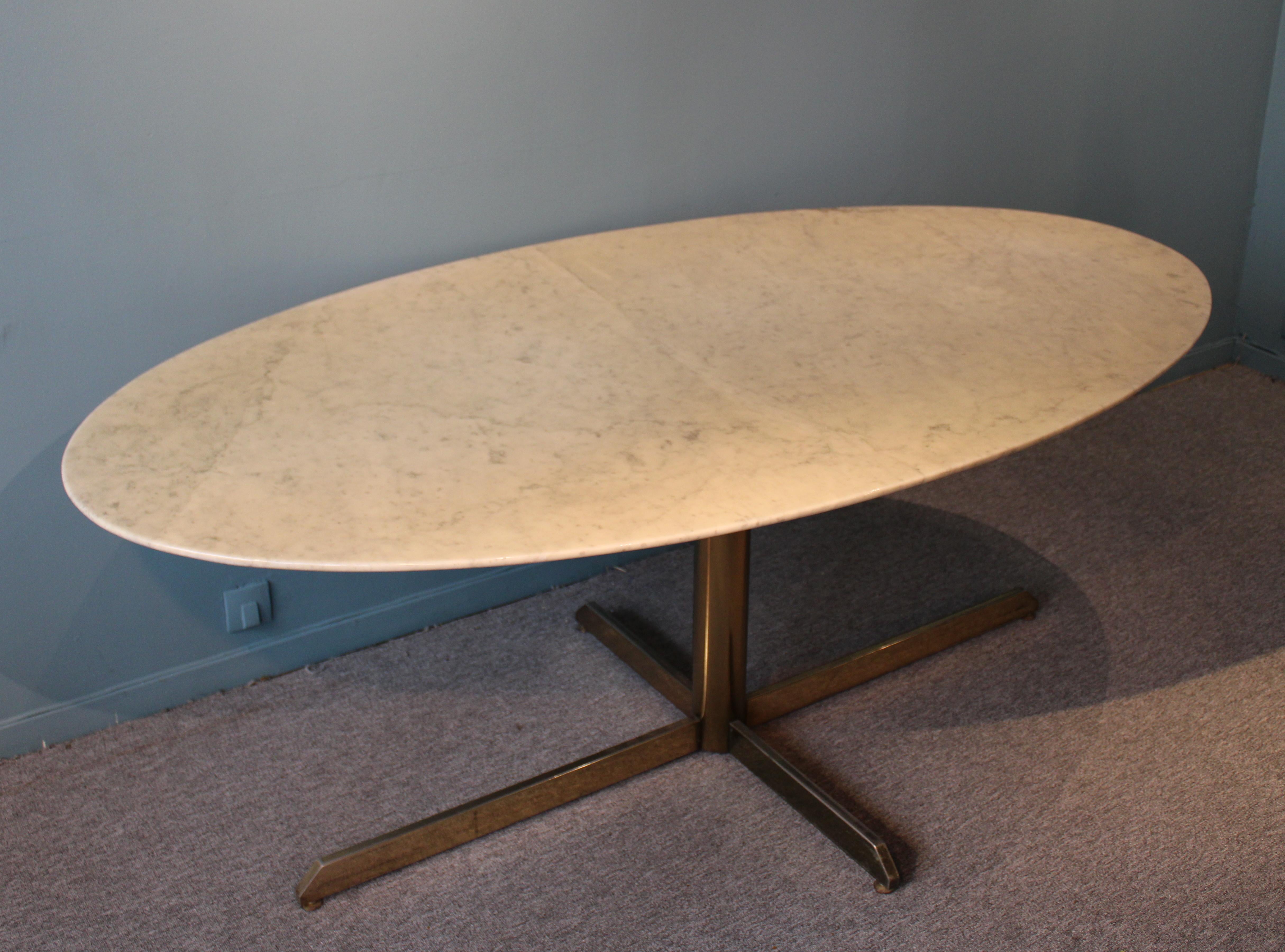 Oval Table in Carrara Marble In Good Condition In Paris, FR