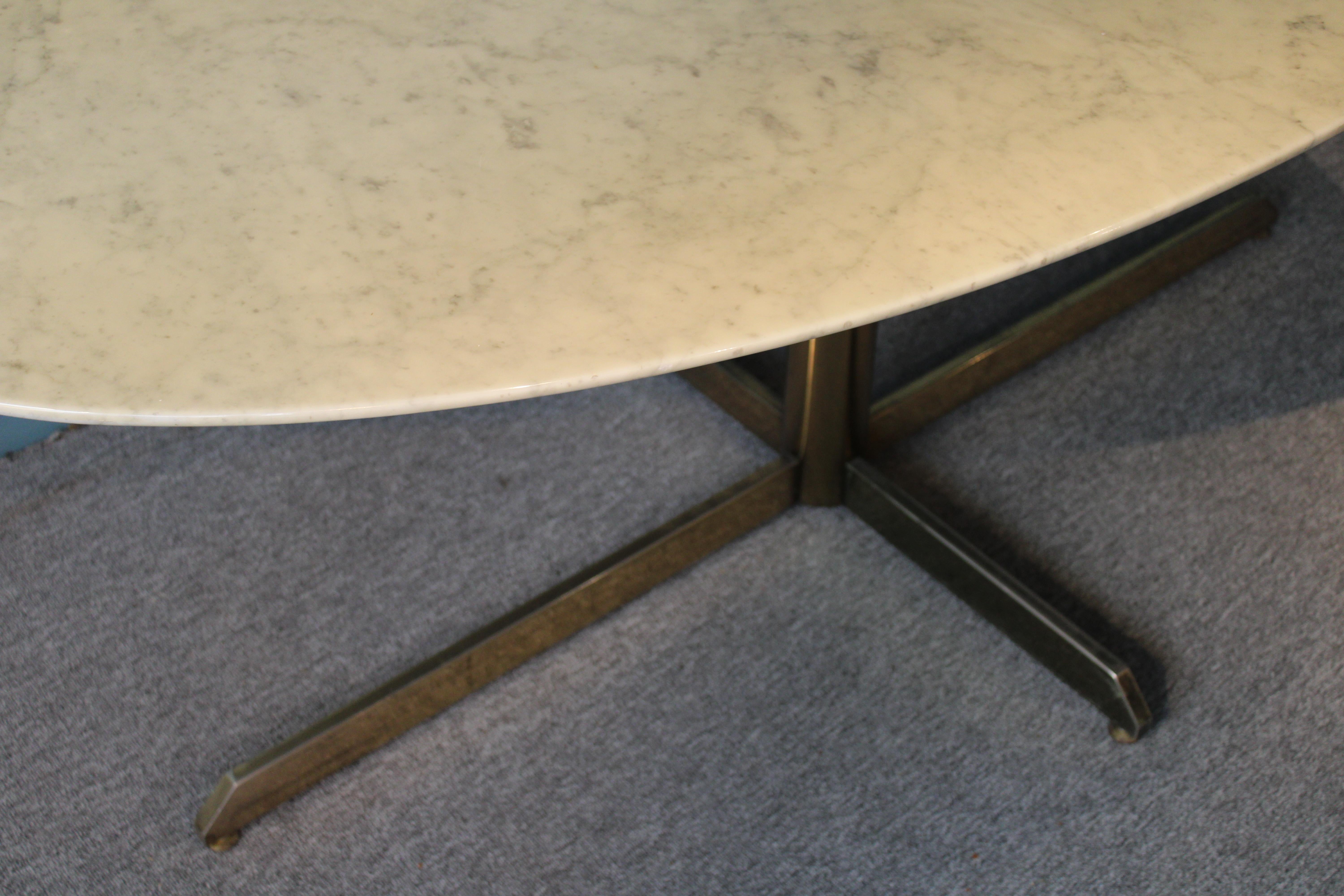 20th Century Oval Table in Carrara Marble