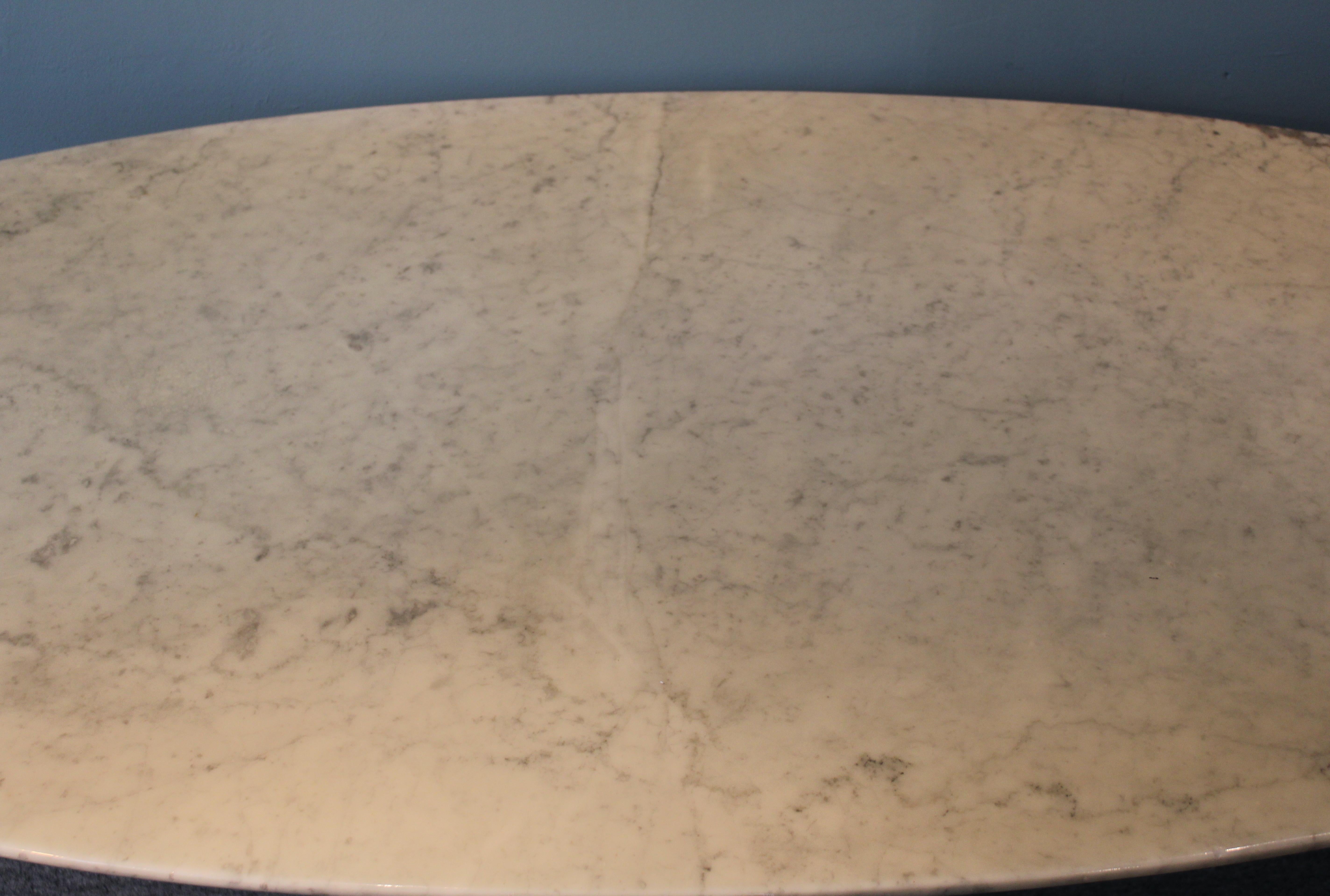 Oval Table in Carrara Marble 2