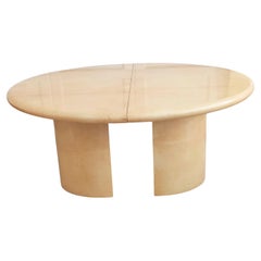 Mesa ovalada de cuero barnizado color crema - Italia 1960