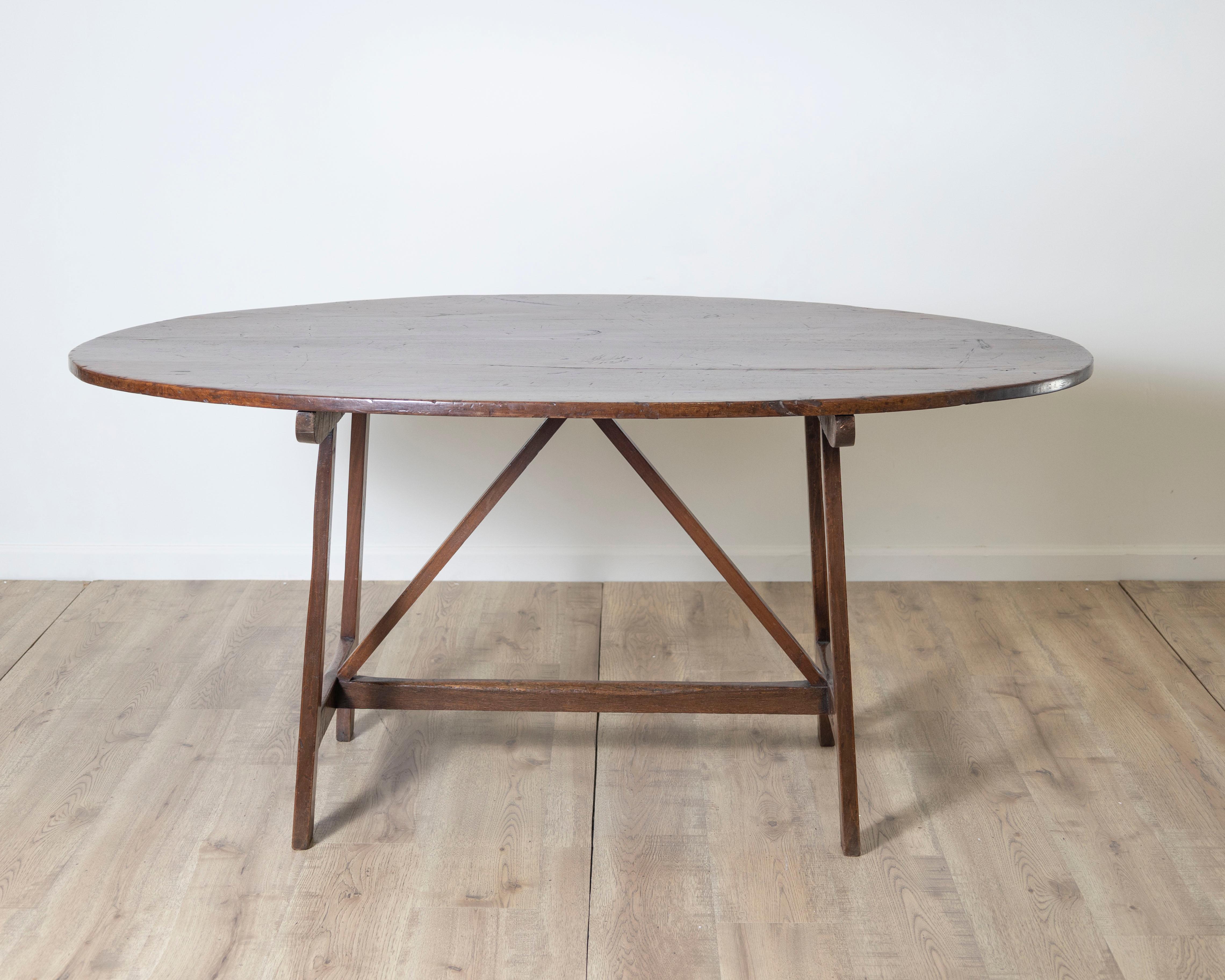 Oval Table In Walnut Wood For Sale 5