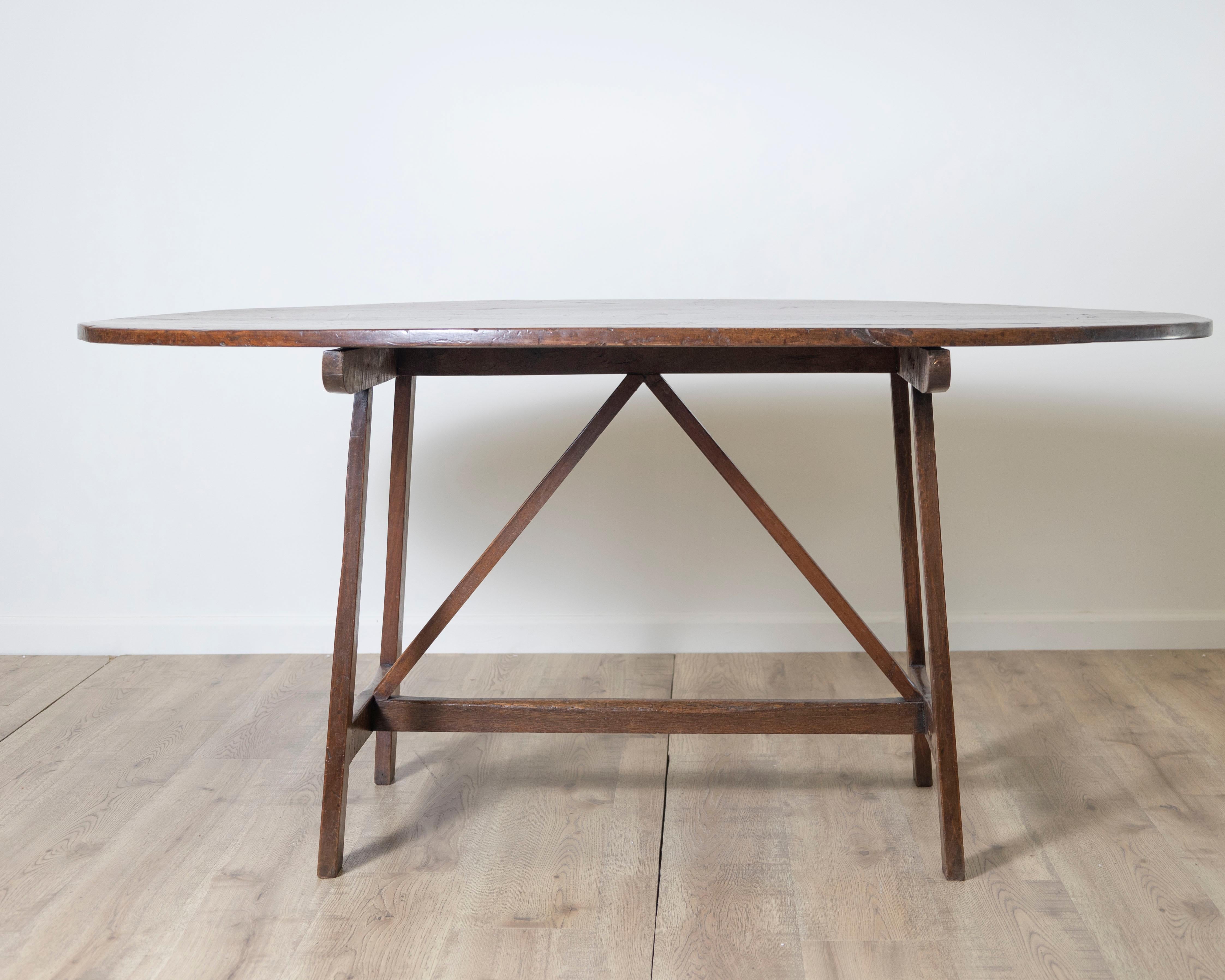 Oval Table In Walnut Wood For Sale 6