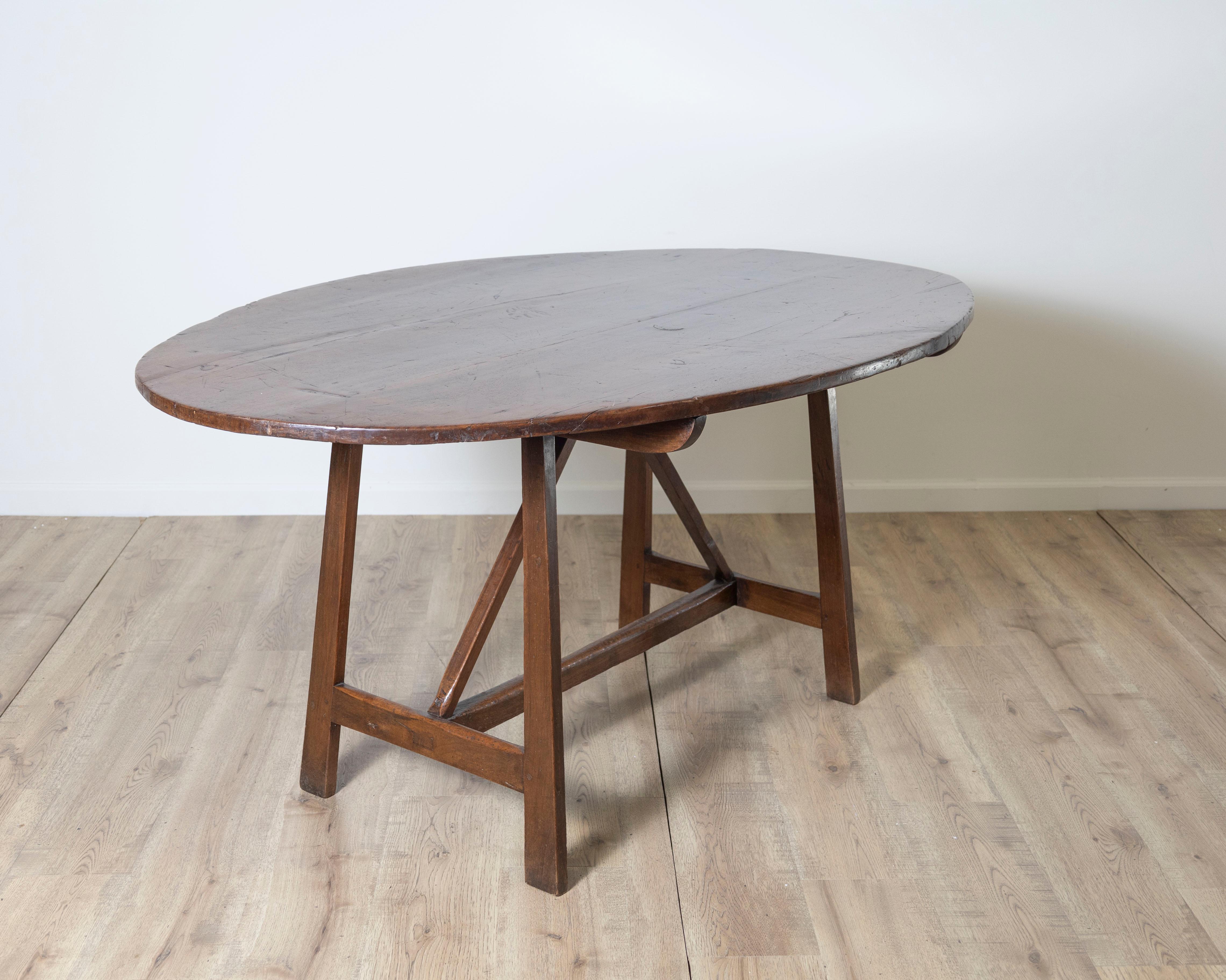 18th Century and Earlier Oval Table In Walnut Wood For Sale