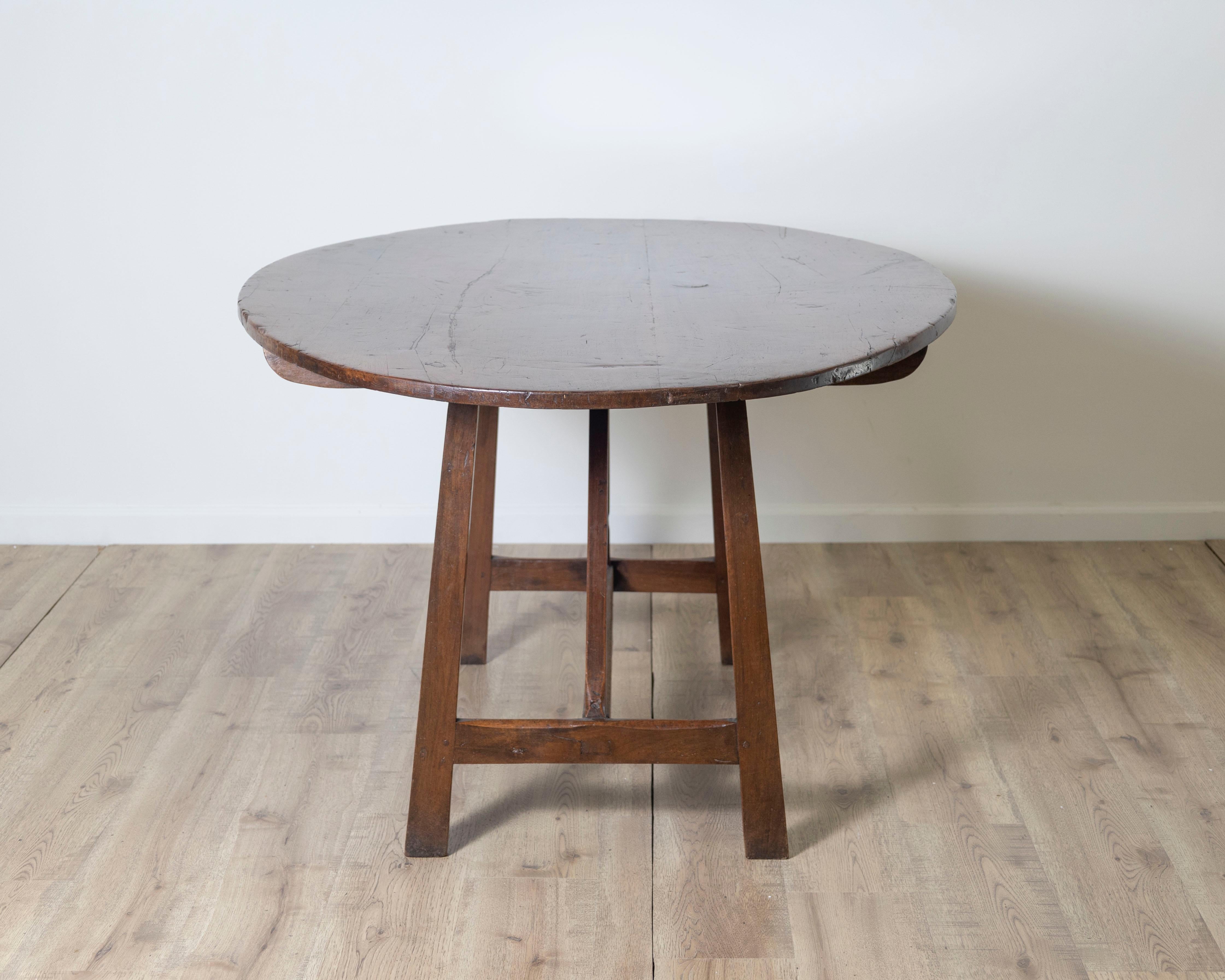 Oval Table In Walnut Wood For Sale 2