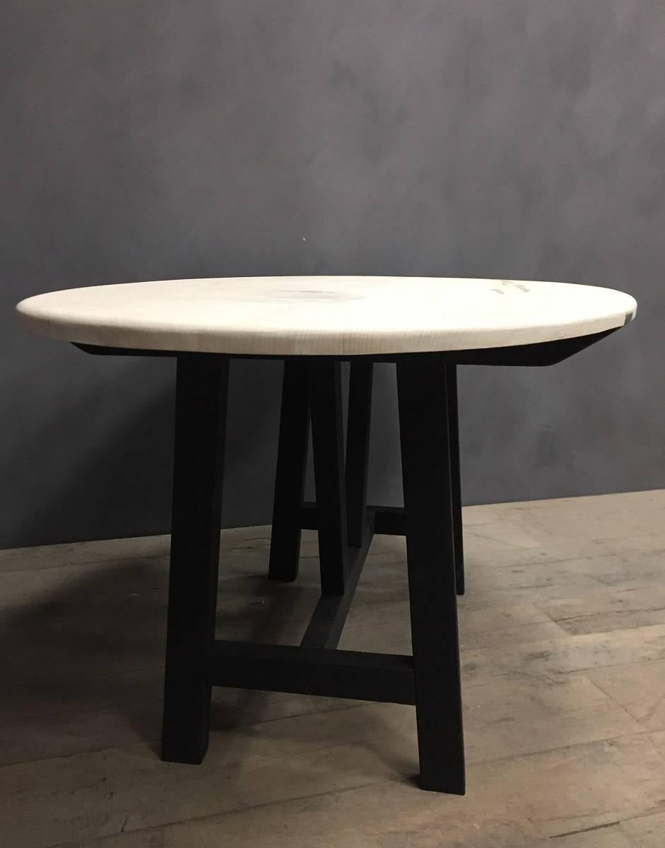 Ovaler Tisch oder Modell (Buchenholz) im Angebot