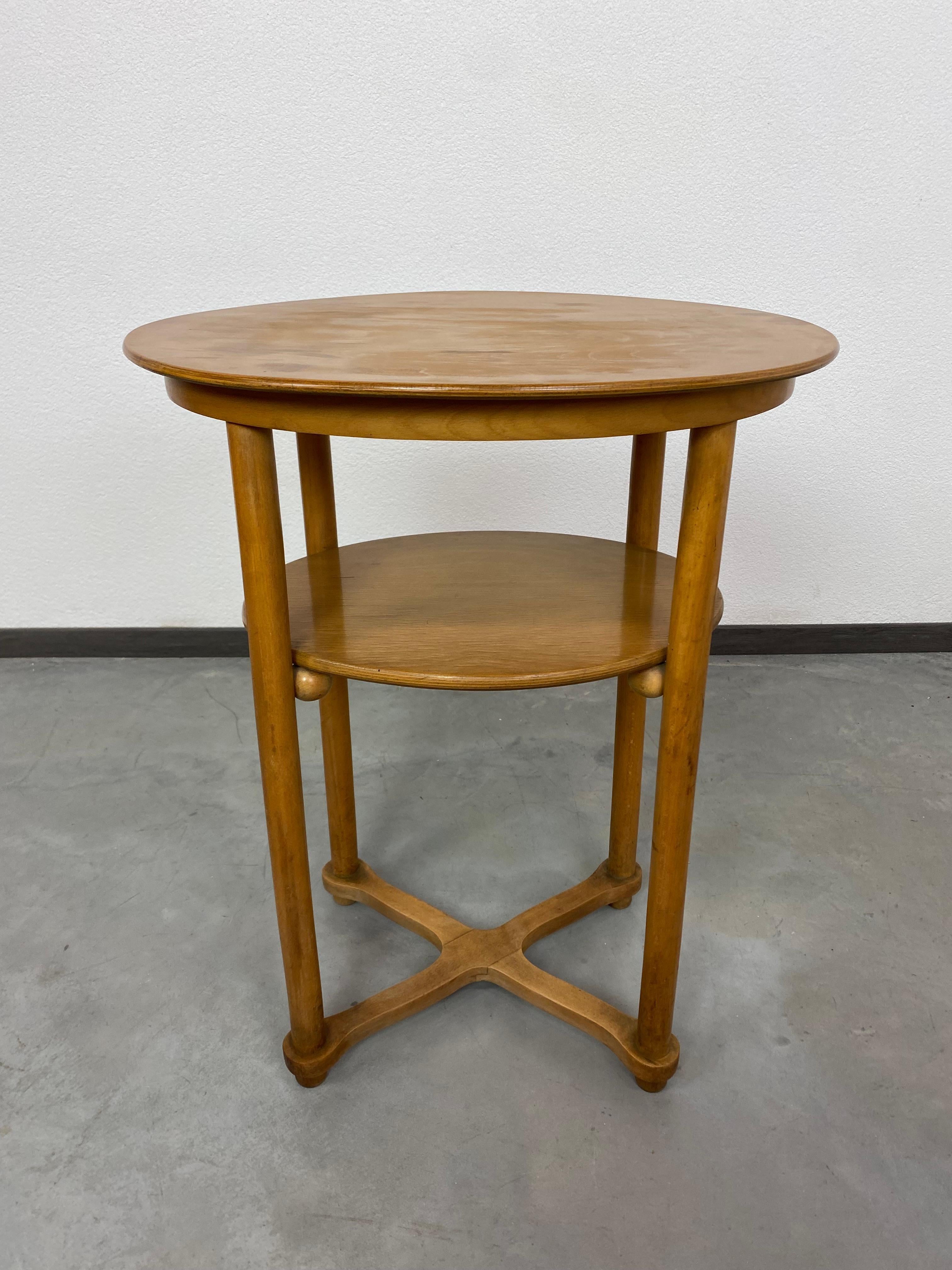 Jugendstil Table ovale Nr.362 de Josef Hoffmann par Thonet Mundus