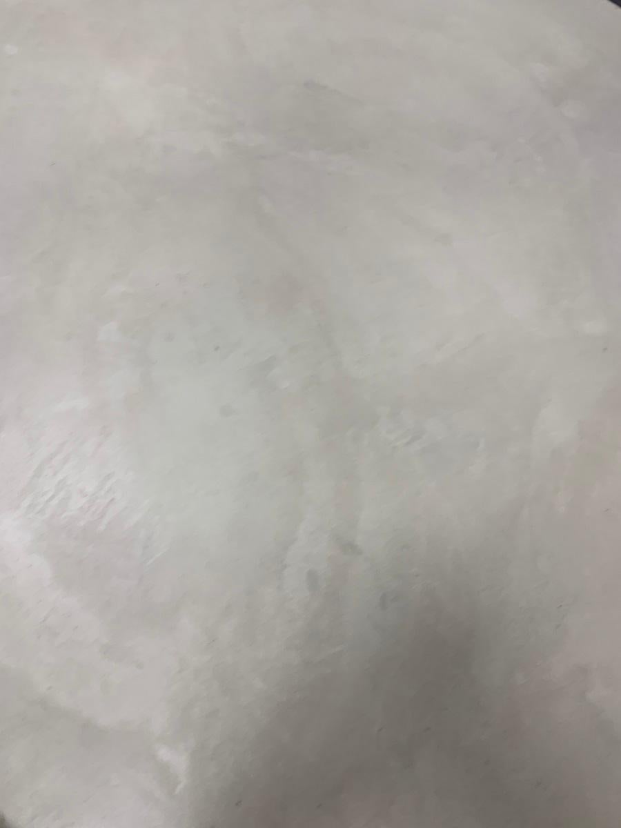 Mesa ovalada SOFIA de escayola de mármol petrificado Belga en venta