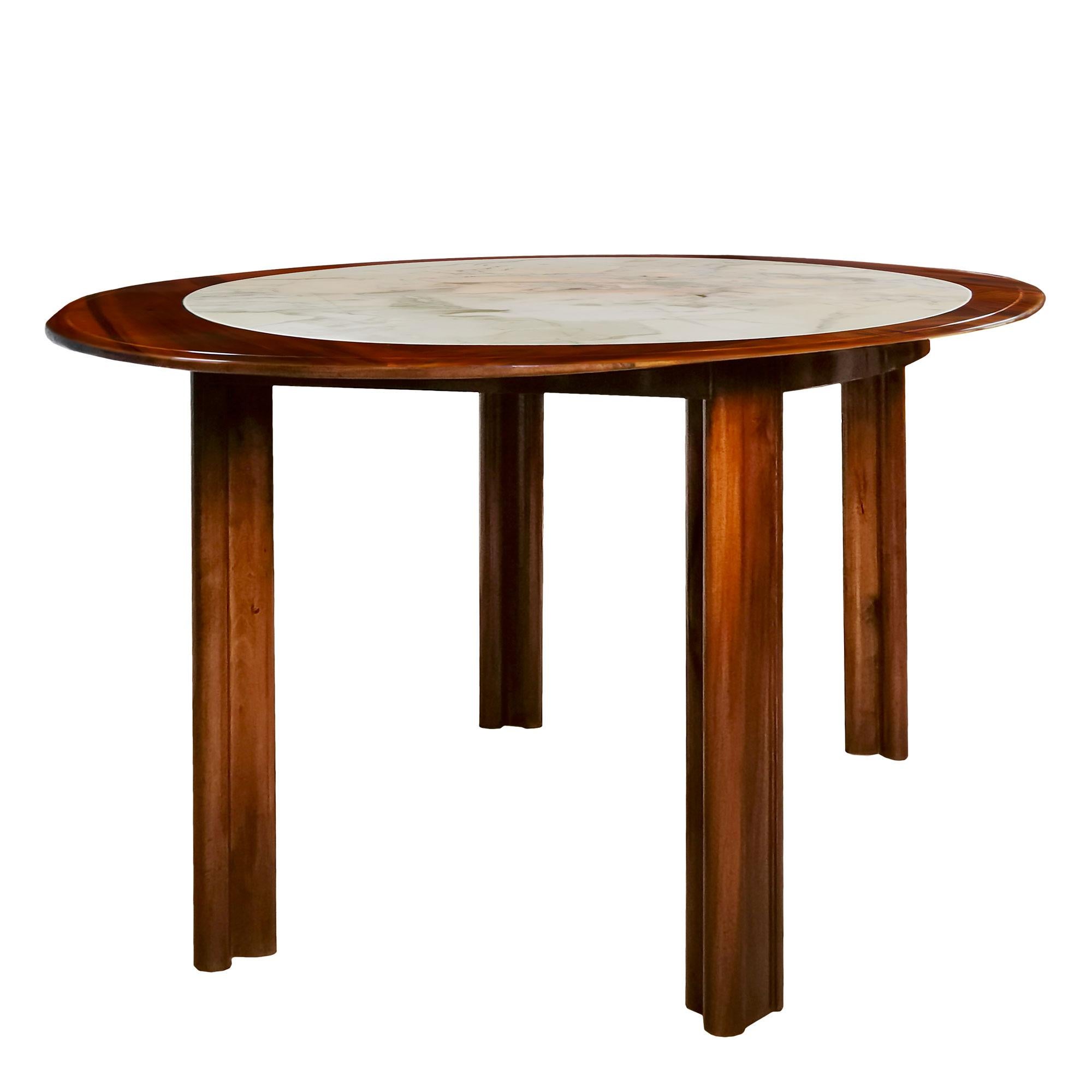 Oval table in solid walnut with 4 legs connected by a frame in the same wood which supports a large white marble top slightly veined in black. French polish.

In the style of Tobia Scarpa.

Italy around 1970.