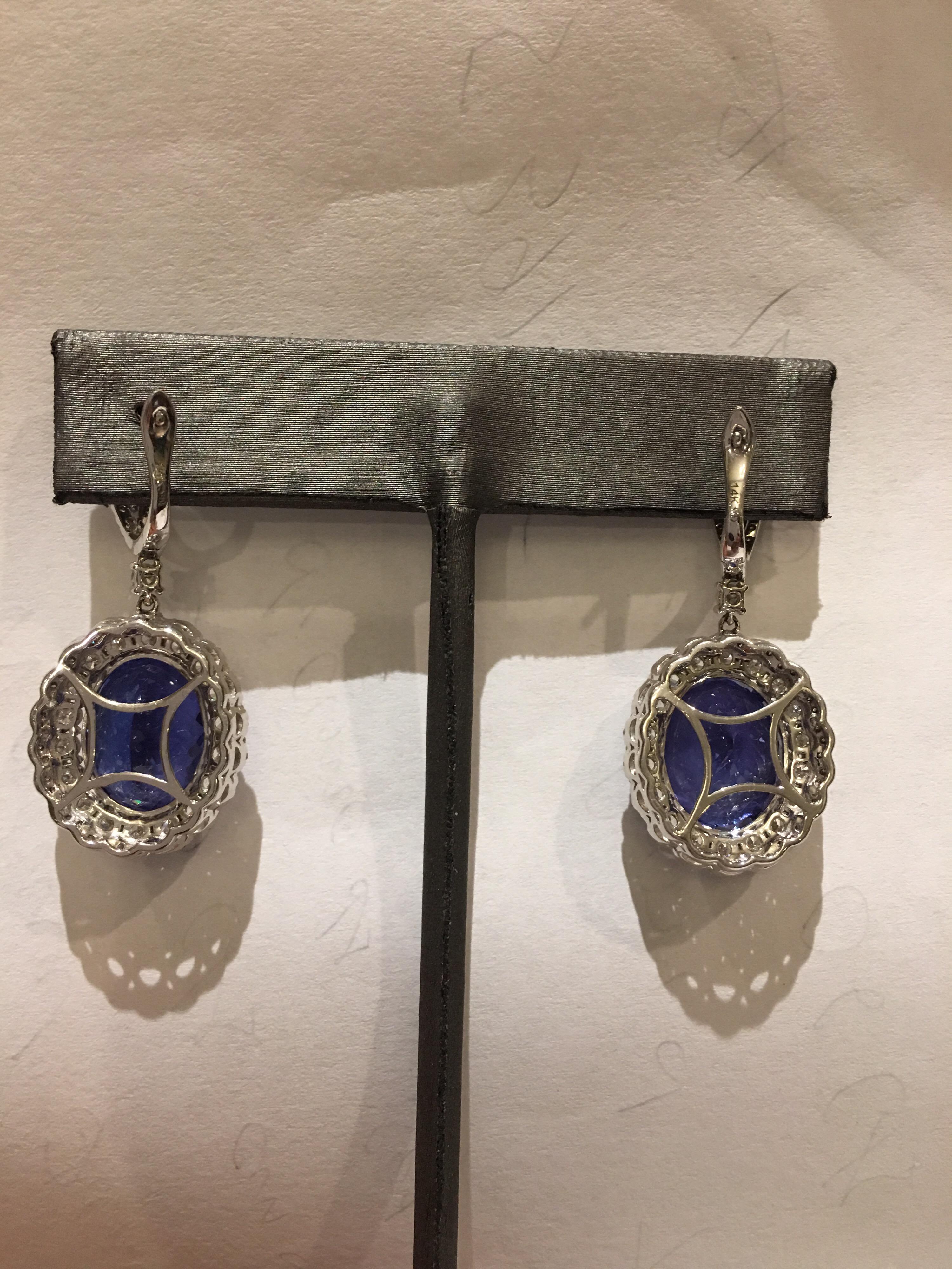 Oval Tanzanite 14 Carat Set in 14 Karat White Gold In New Condition In Trumbull, CT