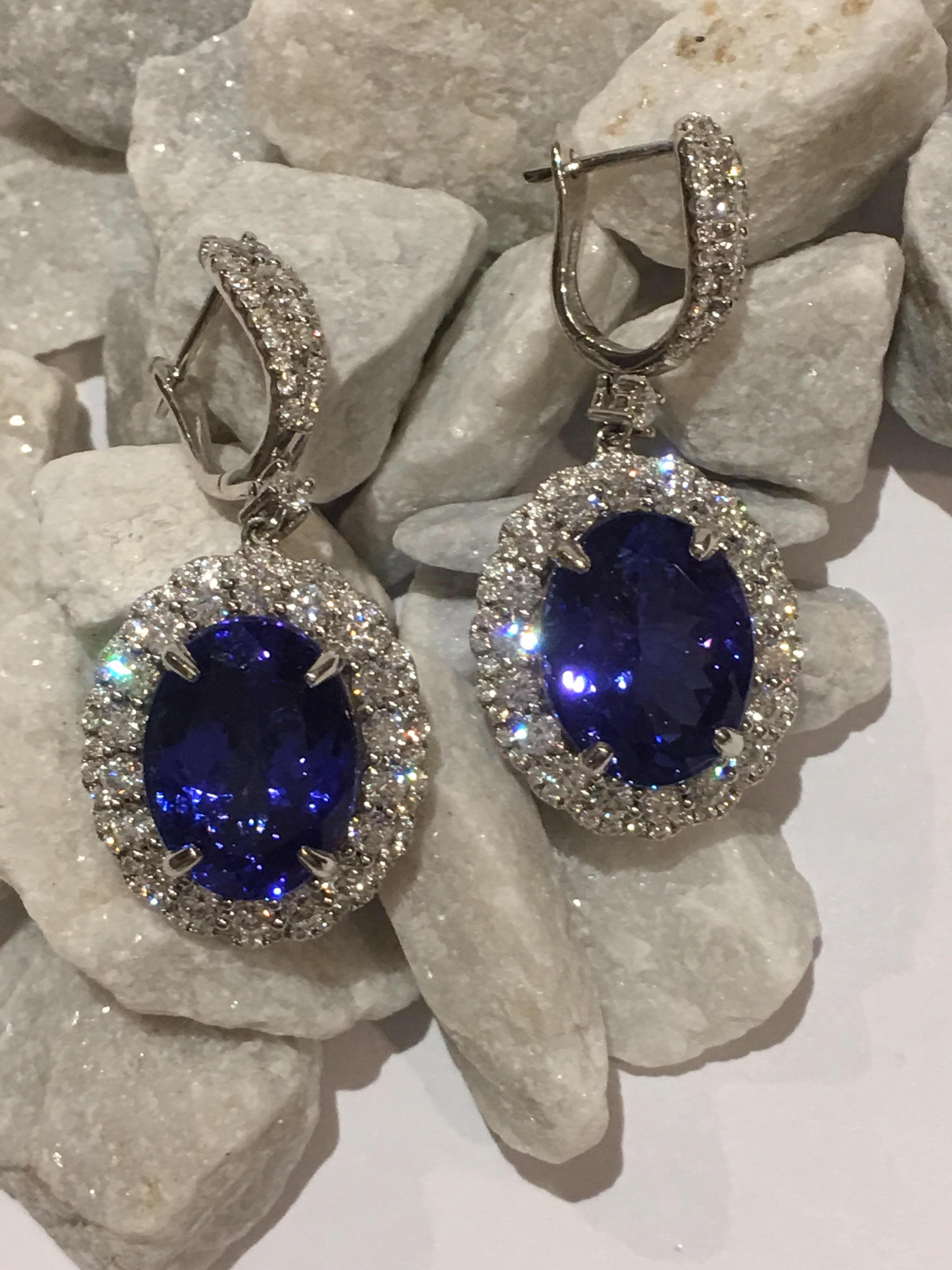 Women's Oval Tanzanite 14 Carat Set in 14 Karat White Gold