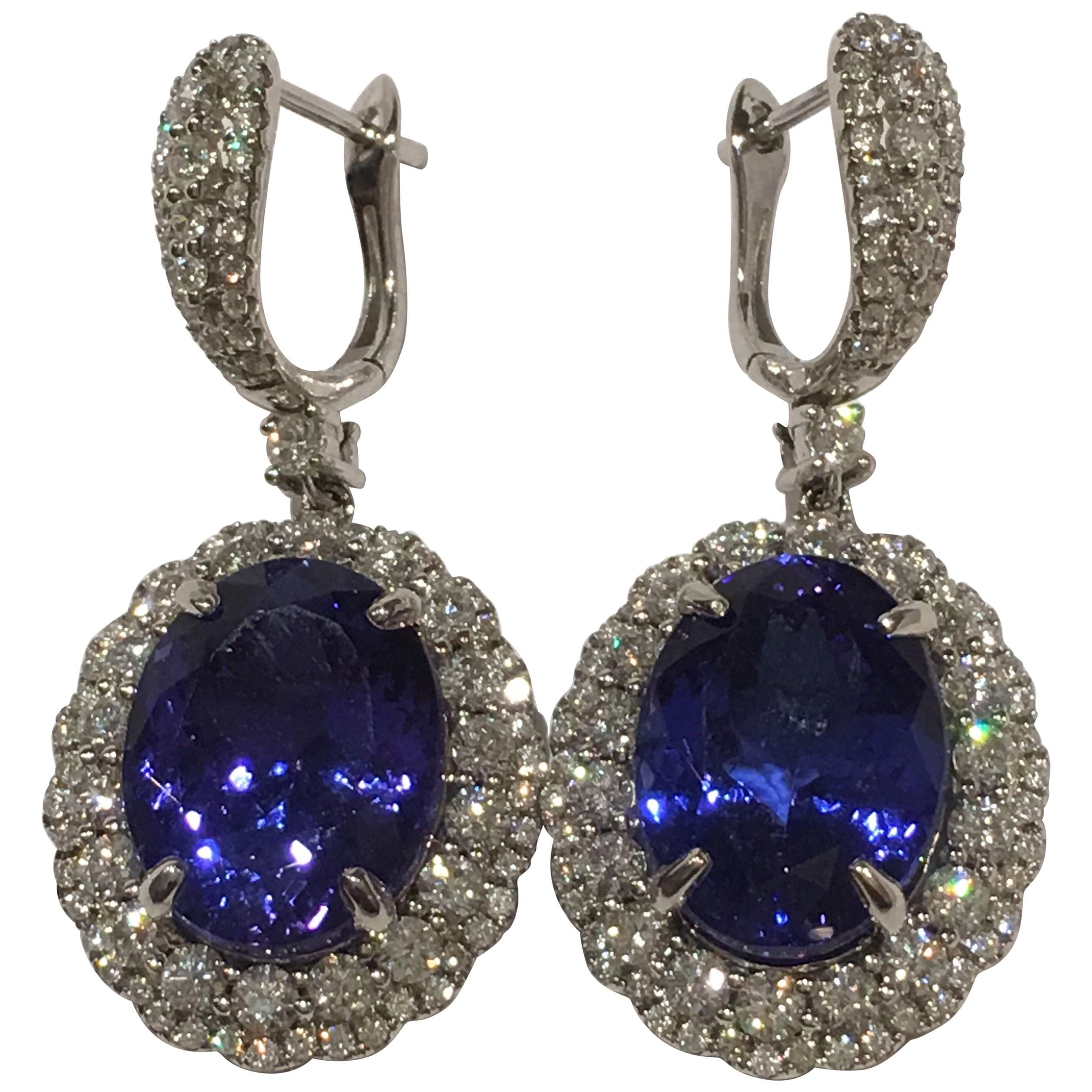 Oval Tanzanite 14 Carat Set in 14 Karat White Gold