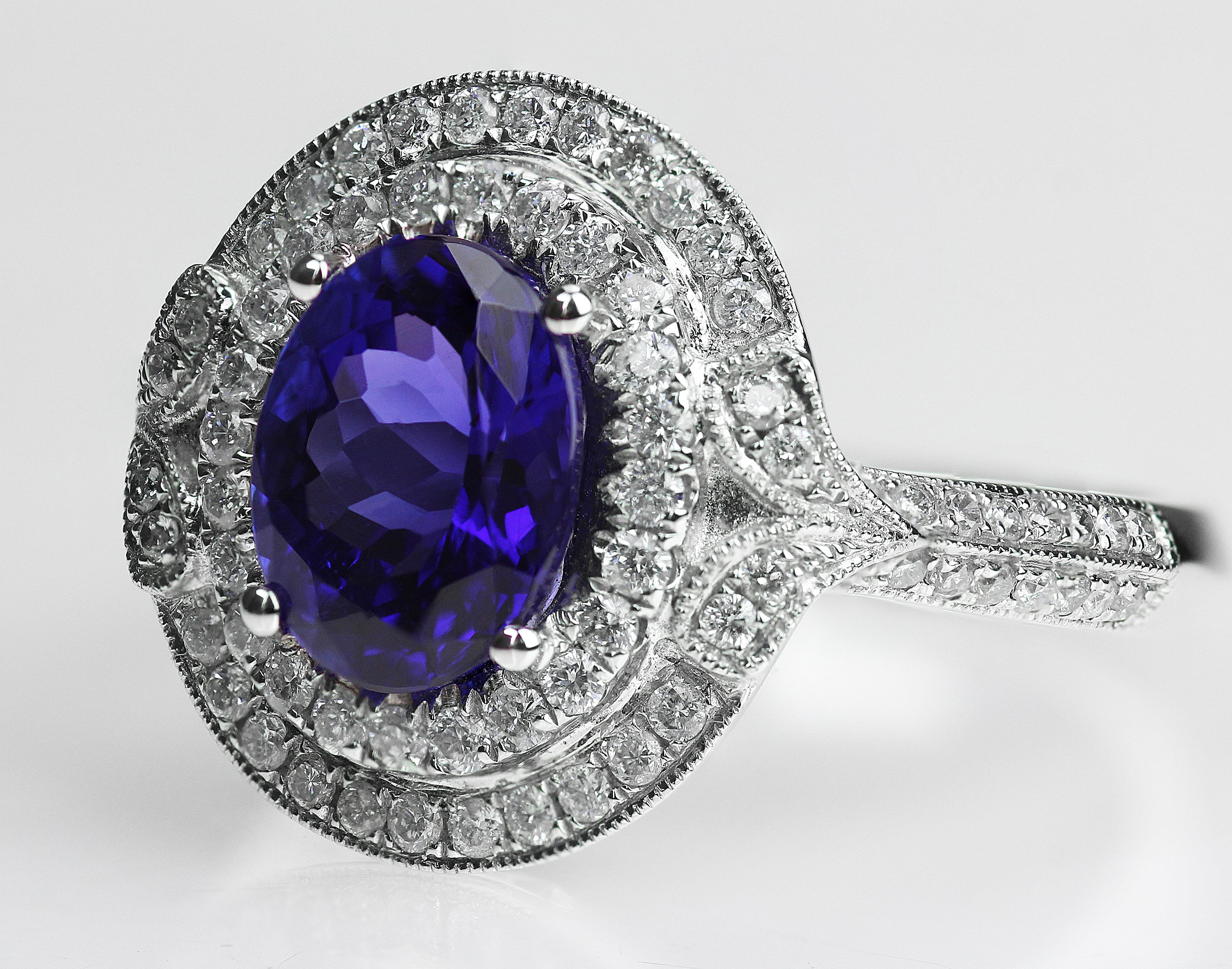 Oval Tanzanite 2.30 Carat and Diamond Fancy Cluster Ring in 18 Carat White Gold (Moderne)