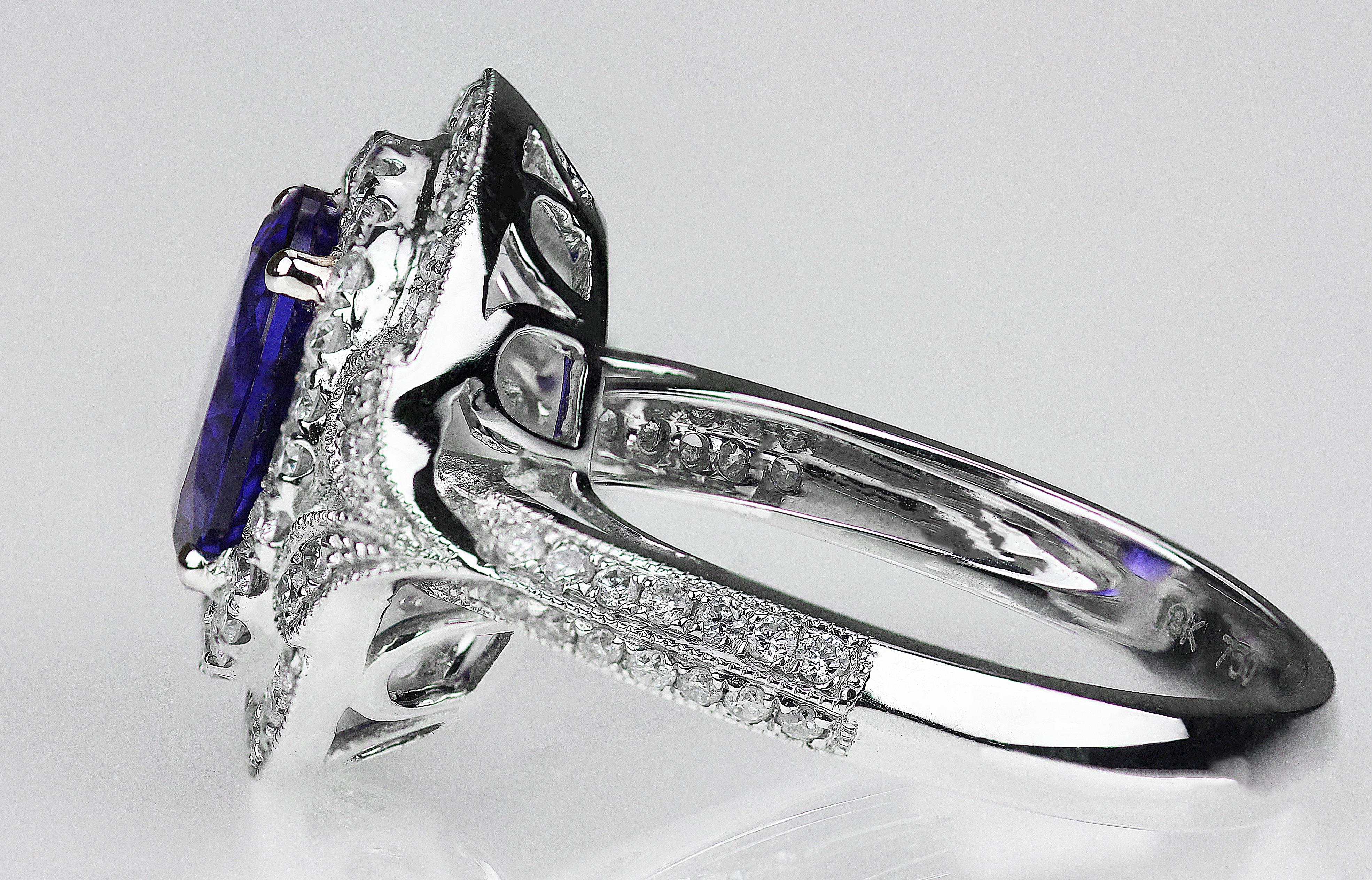 Oval Tanzanite 2.30 Carat and Diamond Fancy Cluster Ring in 18 Carat White Gold (Ovalschliff)