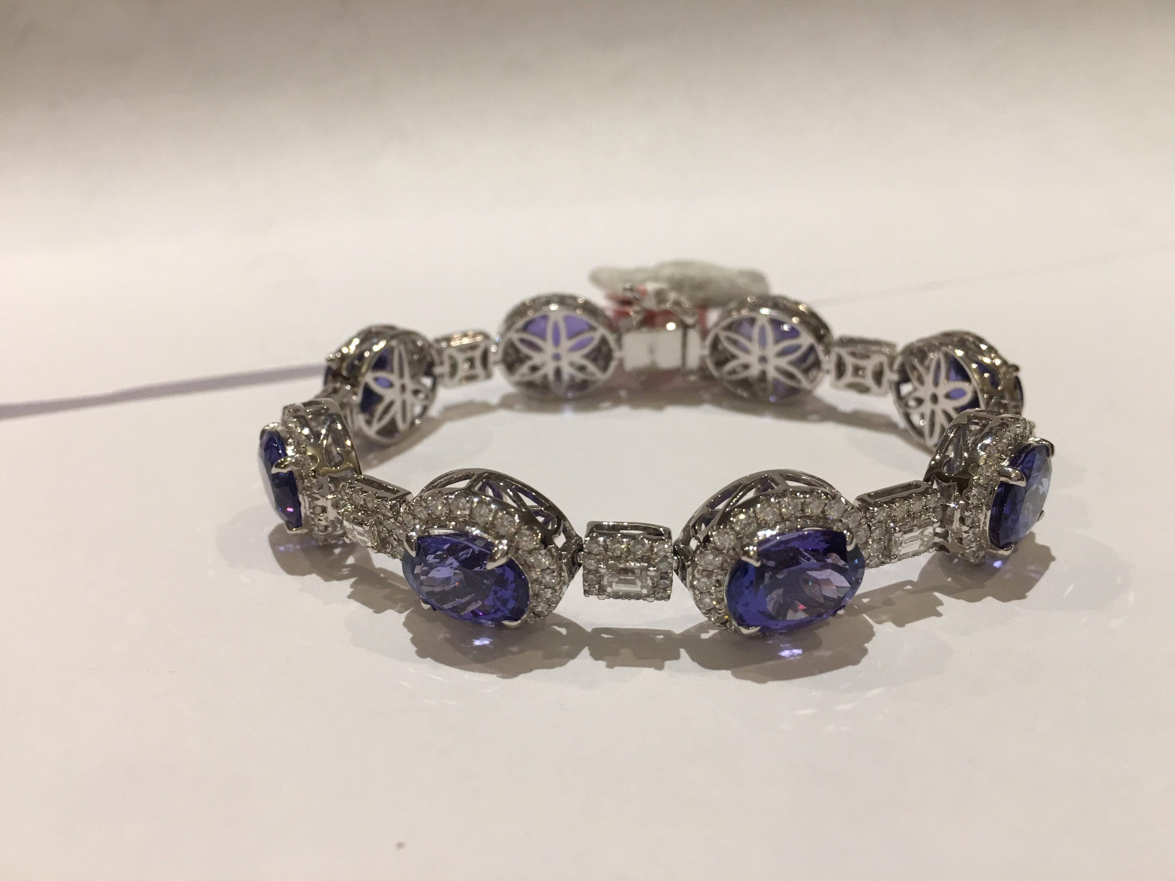 Oval Tanzanite 31.81 Carat and 5.37 Carat Bracelet Set in 18 Karat White Gold For Sale 6