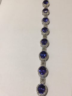 Bracciale ovale con tanzanite da 31,81 carati e 5,37 carati in oro bianco 18 carati