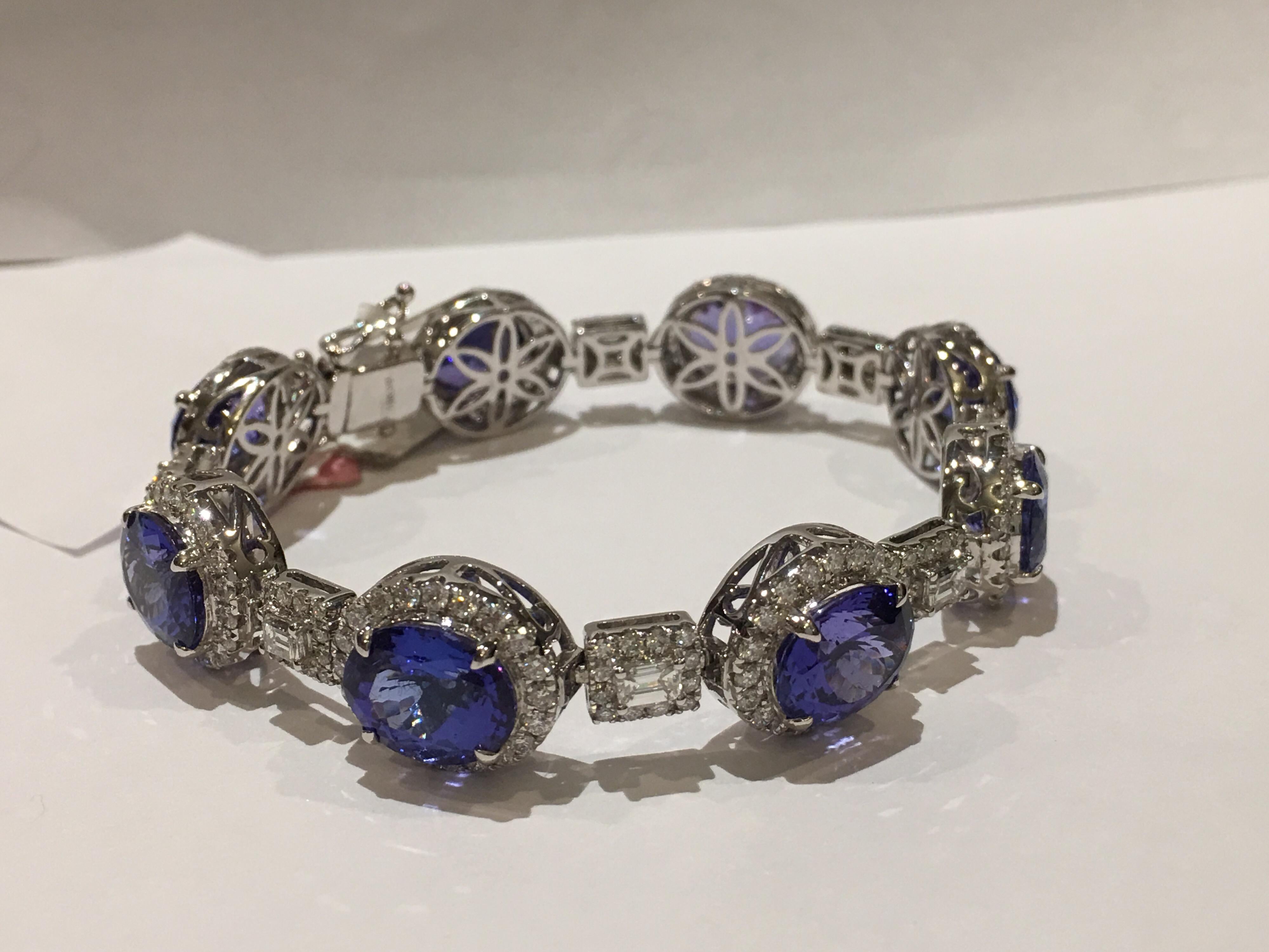 Oval Tanzanite 31.81 Carat and 5.37 Carat Bracelet Set in 18 Karat White Gold For Sale 1