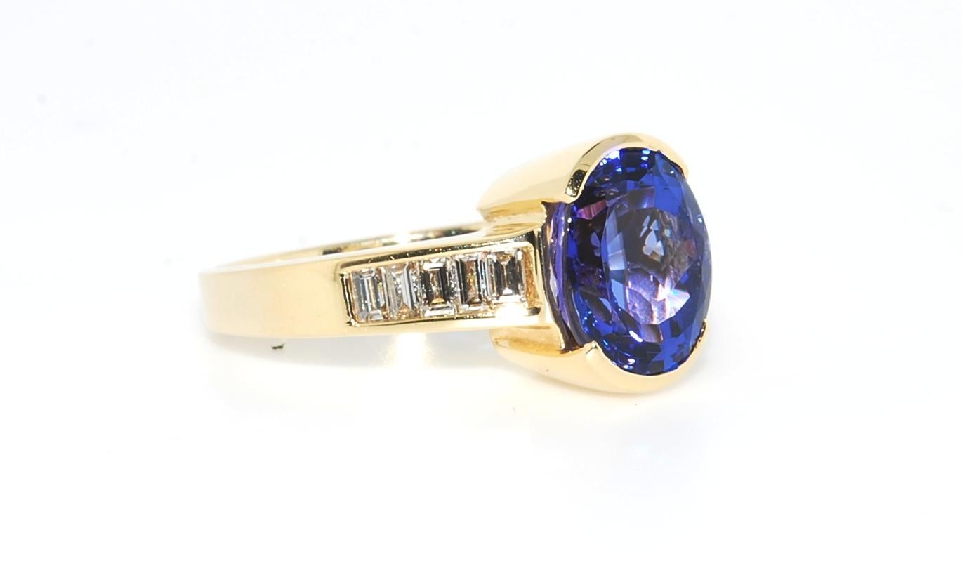 Contemporary Oval Tanzanite and Diamond Baguette Ring in 14 Karat Yellow Gold For Sale