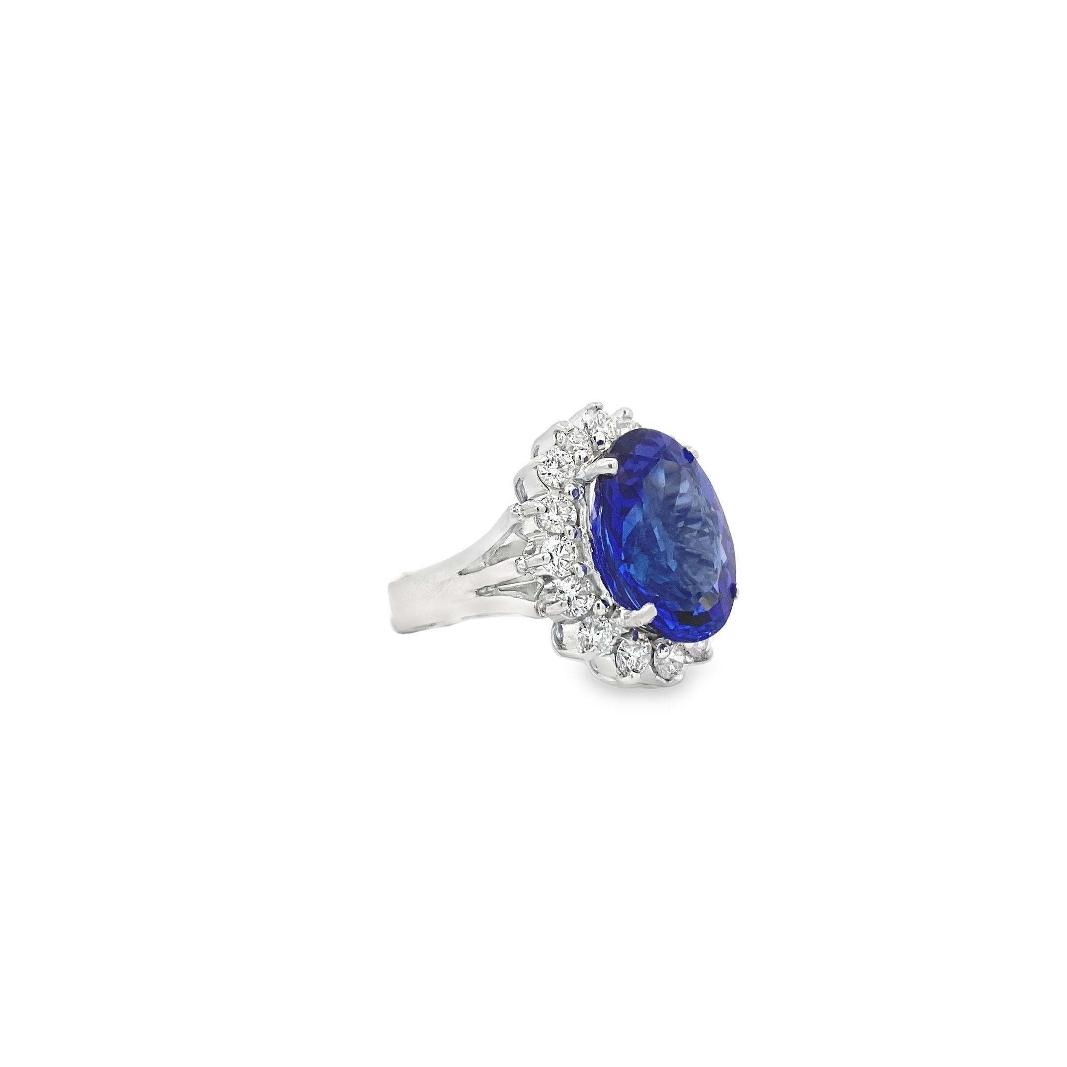 Maurice Fine Jewelry - Oval Tanzanite and Diamond Ring In New Condition For Sale In New York, NY