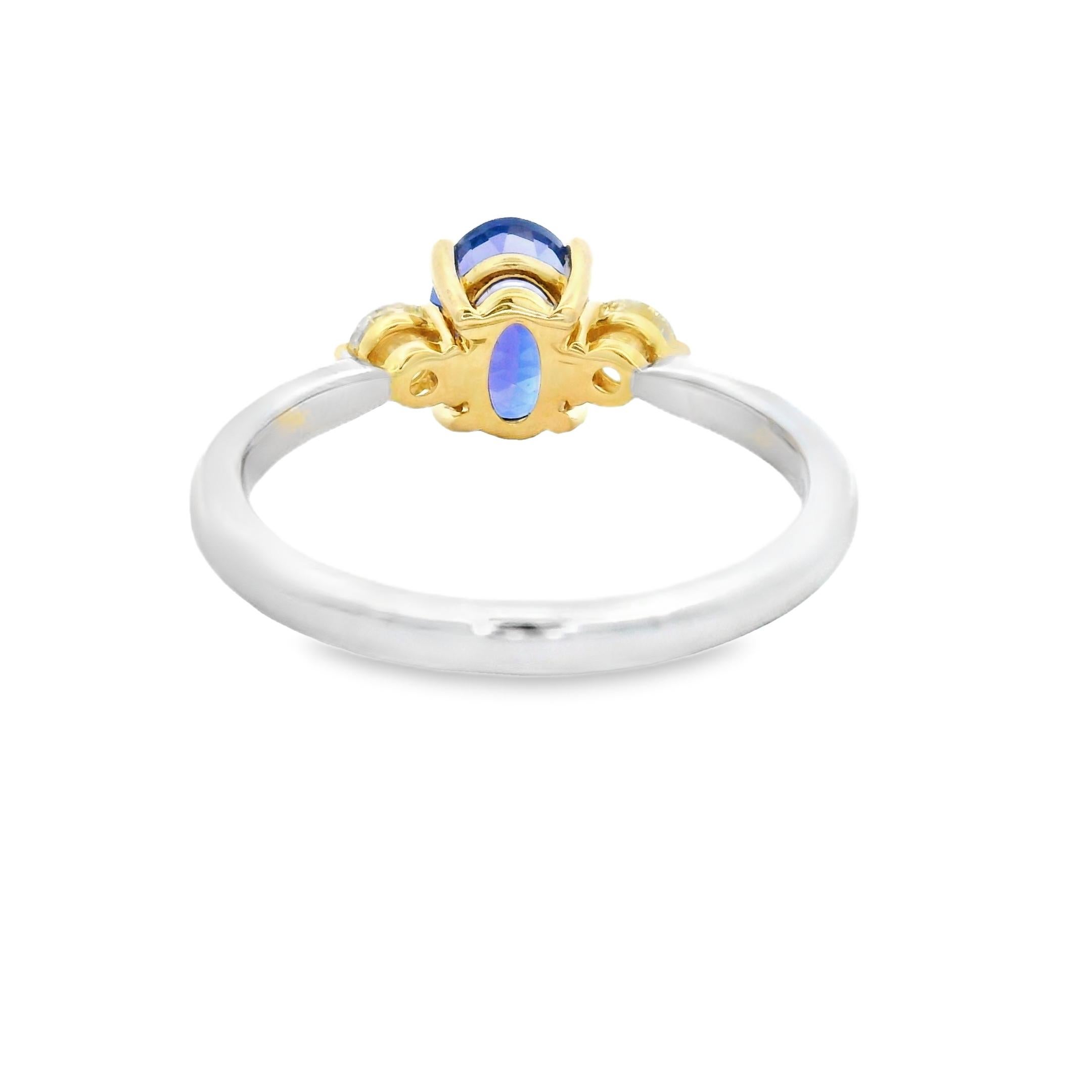 Contemporain Oval Tanzanite and Diamond Three-Stone Ring 1.50ct in 14K Two-Tone Gold Size 7 en vente
