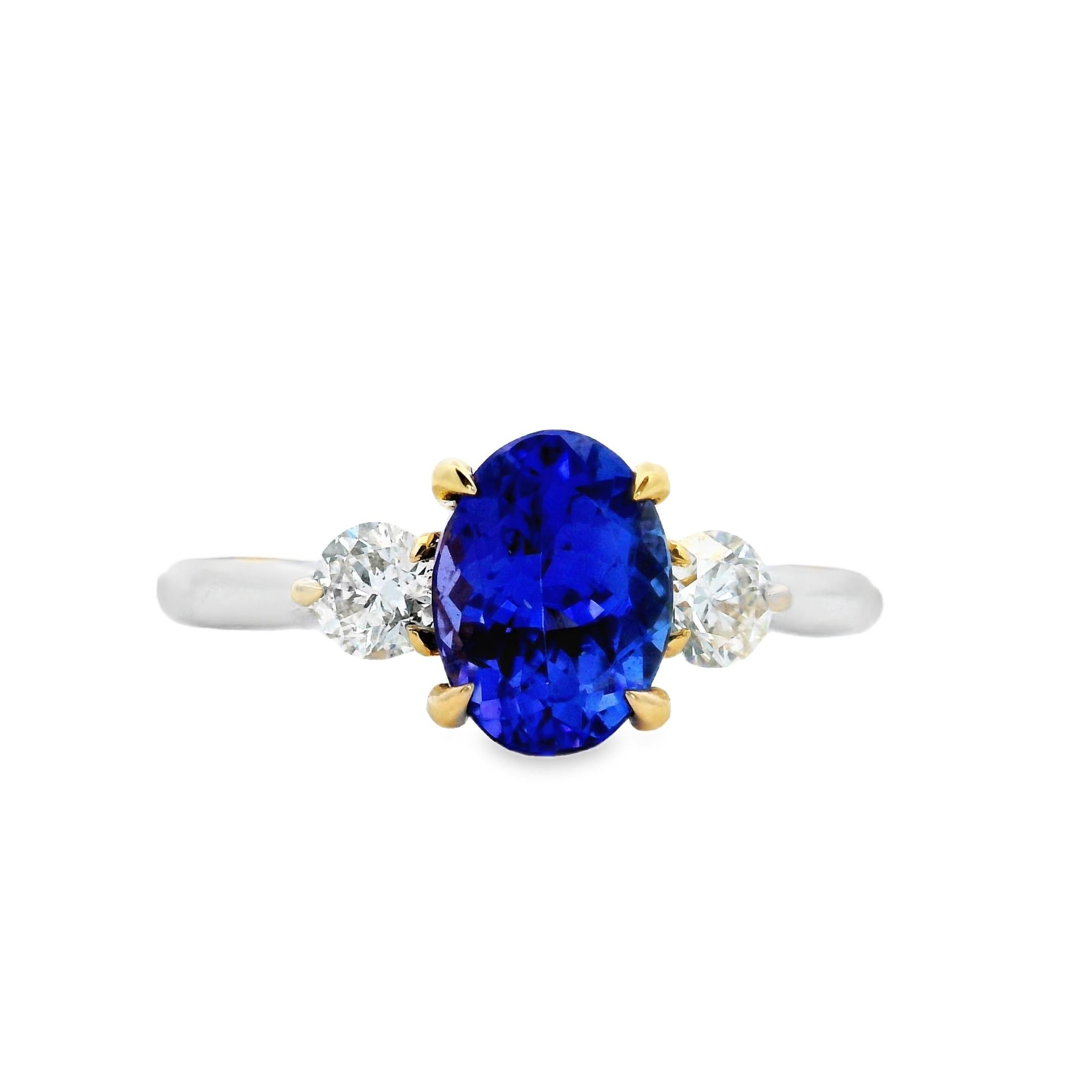 Oval Tanzanite and Diamond Three-Stone Ring 1.50ct in 14K Two-Tone Gold Size 7 Neuf - En vente à New York, NY