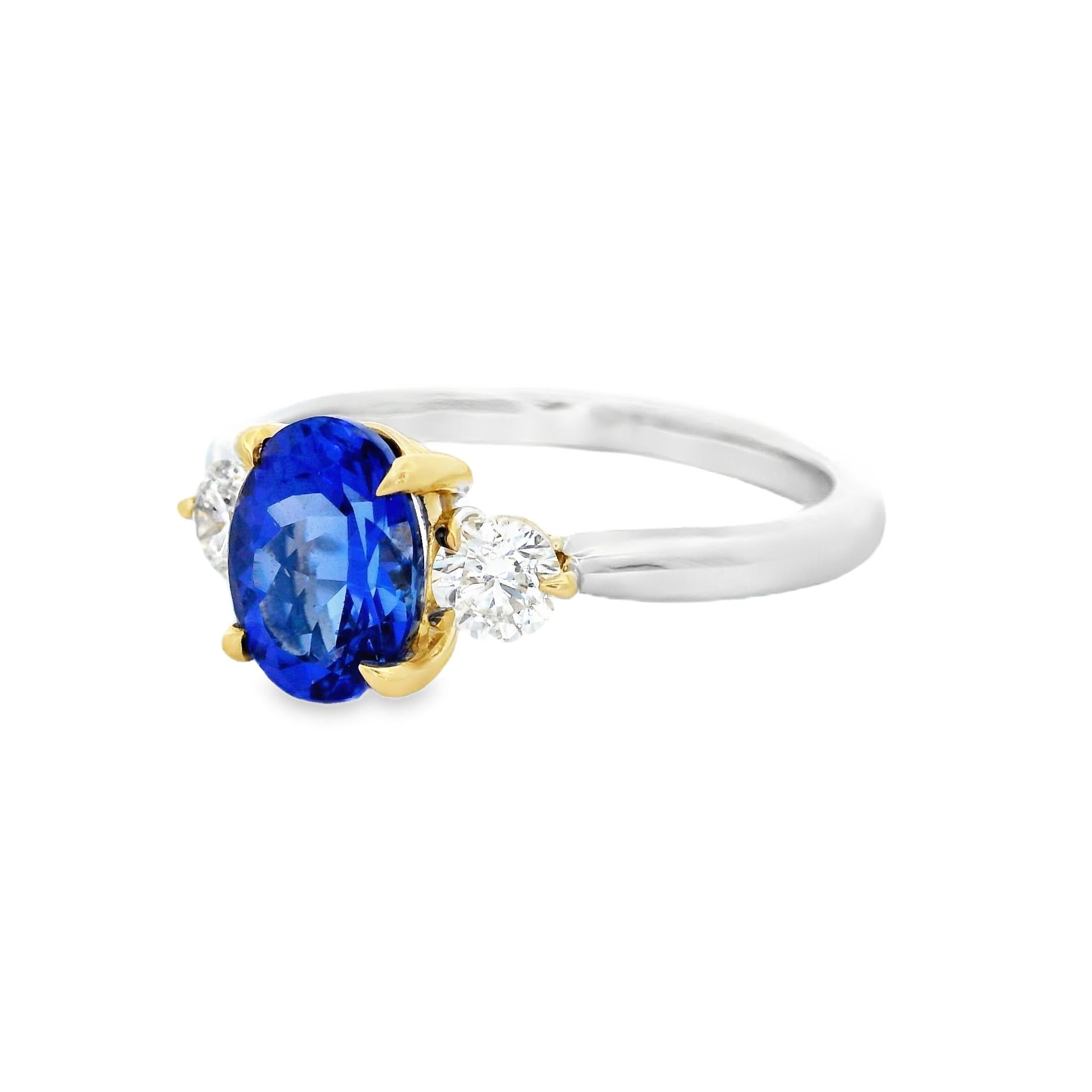 Oval Tanzanite and Diamond Three-Stone Ring 1.50ct in 14K Two-Tone Gold Size 7 en vente 1