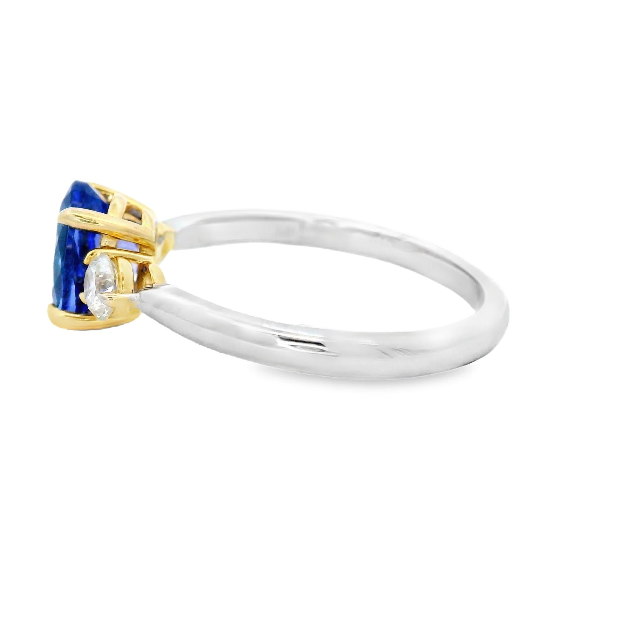Oval Tanzanite and Diamond Three-Stone Ring 1.50ct in 14K Two-Tone Gold Size 7 en vente 2