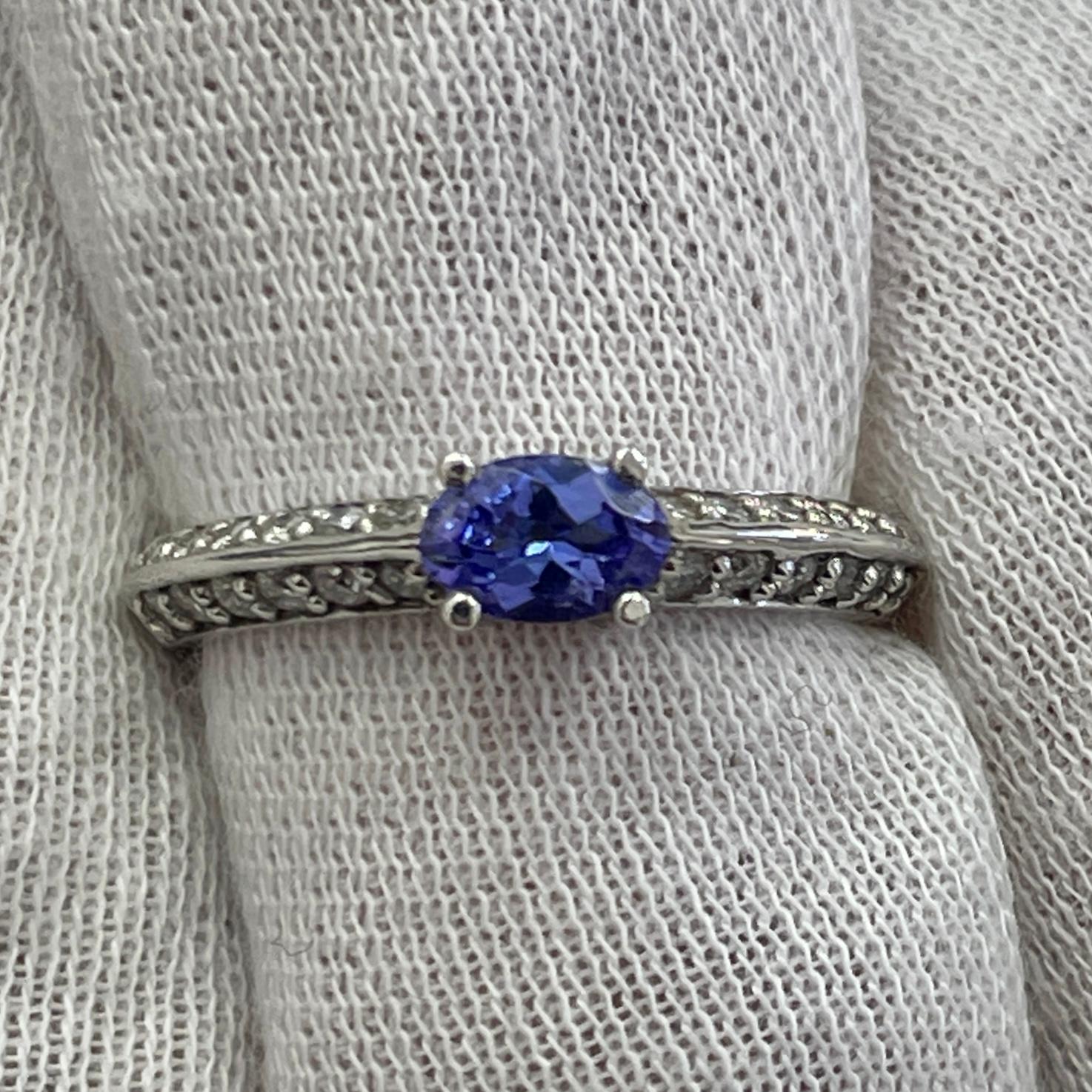 This is a lively oval tanzanite mounted in an elegant white gold ring with 0.35Ct of brilliant white diamonds. Suitable for any occasion!