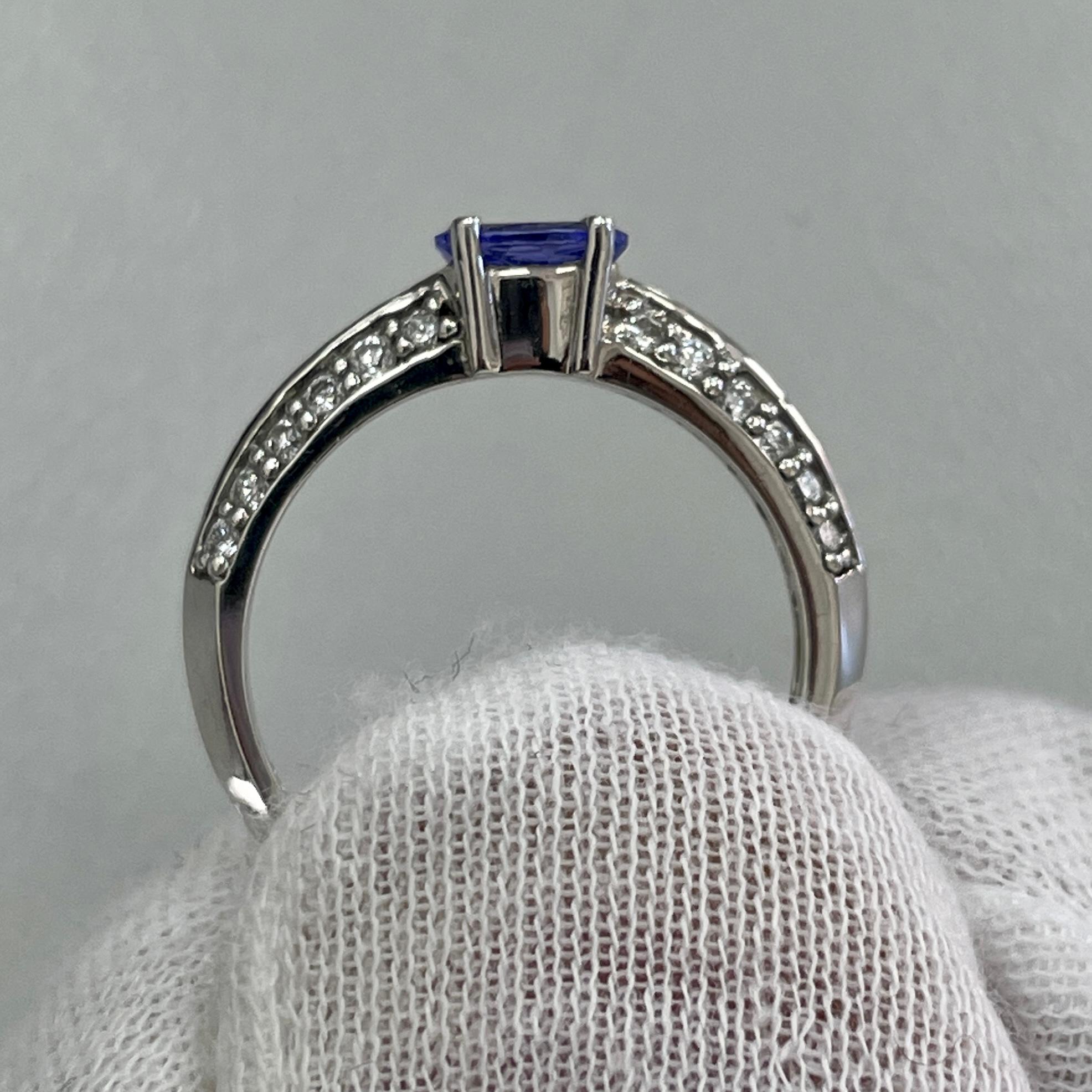 Oval Tanzanite & Diamond White Gold Ring In New Condition For Sale In New York, NY