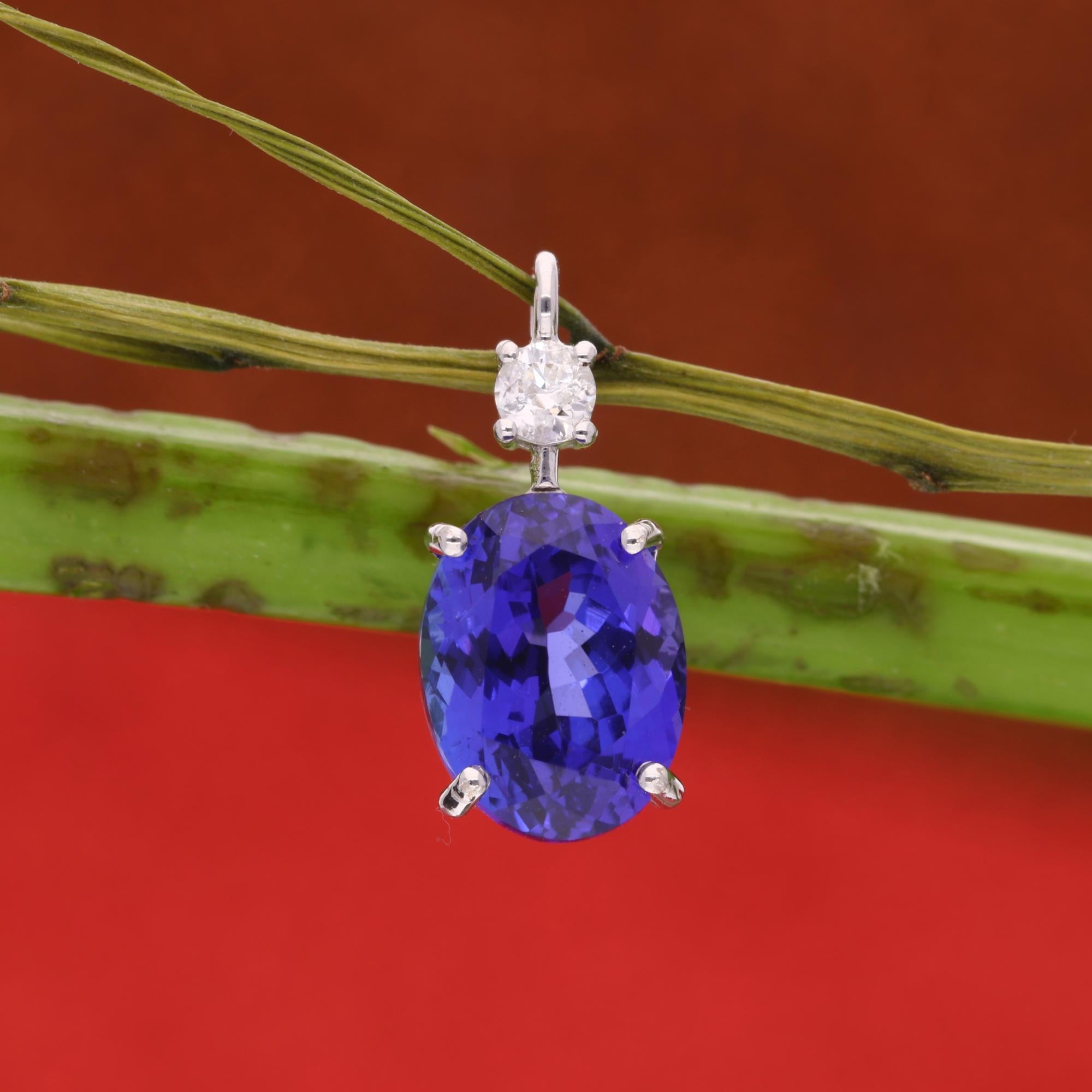 Taille ovale Pendentif ovale Tanzanite Diamant rond Or blanc 14 carats Bijoux artisanaux en vente