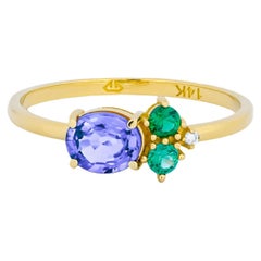 Bague ovale en tanzanite, tsavorite et diamants en or 14k.