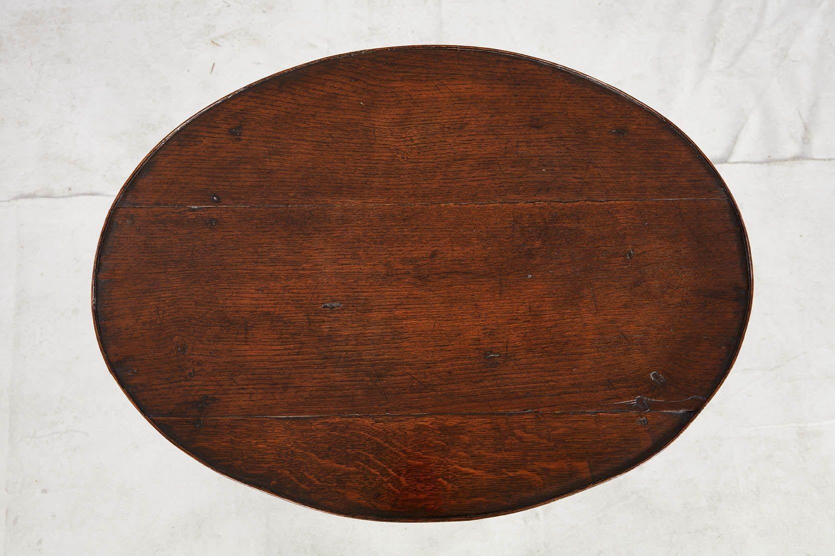 Georgien Table de taverne ovale avec tablier Silhouette en vente