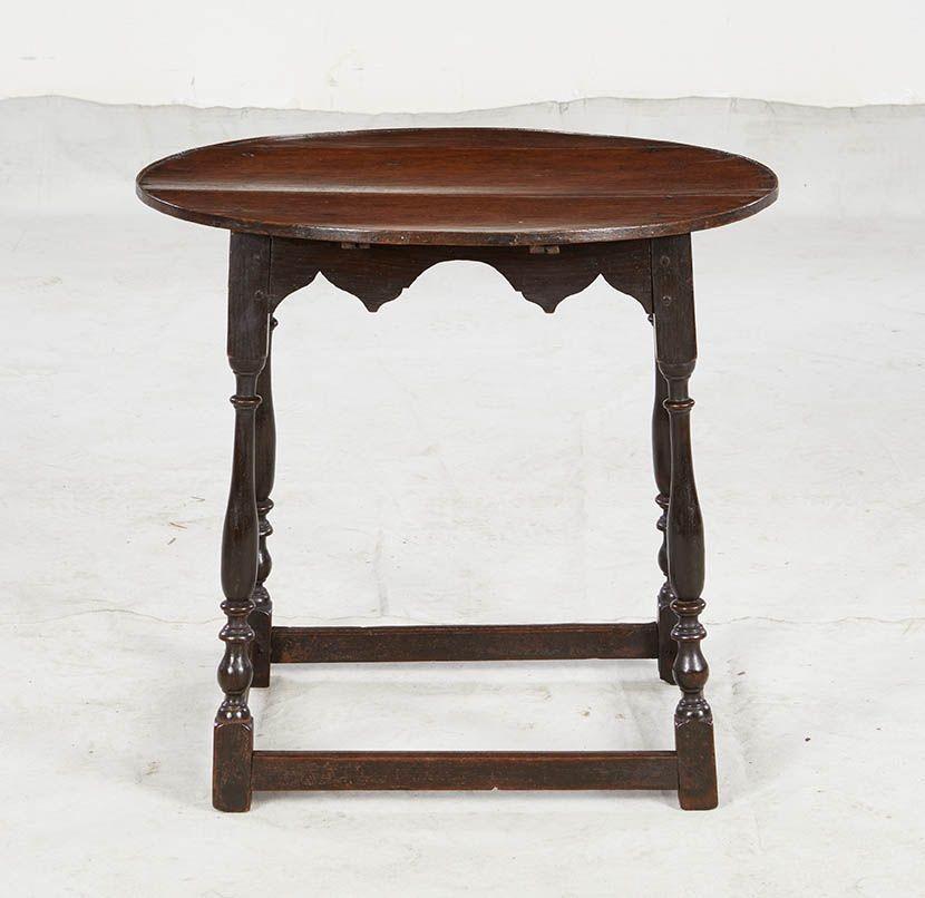Chêne Table de taverne ovale avec tablier Silhouette en vente