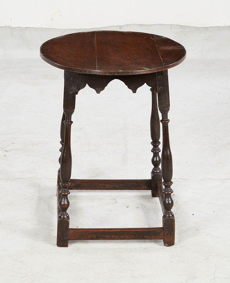 Table de taverne ovale avec tablier Silhouette en vente 2