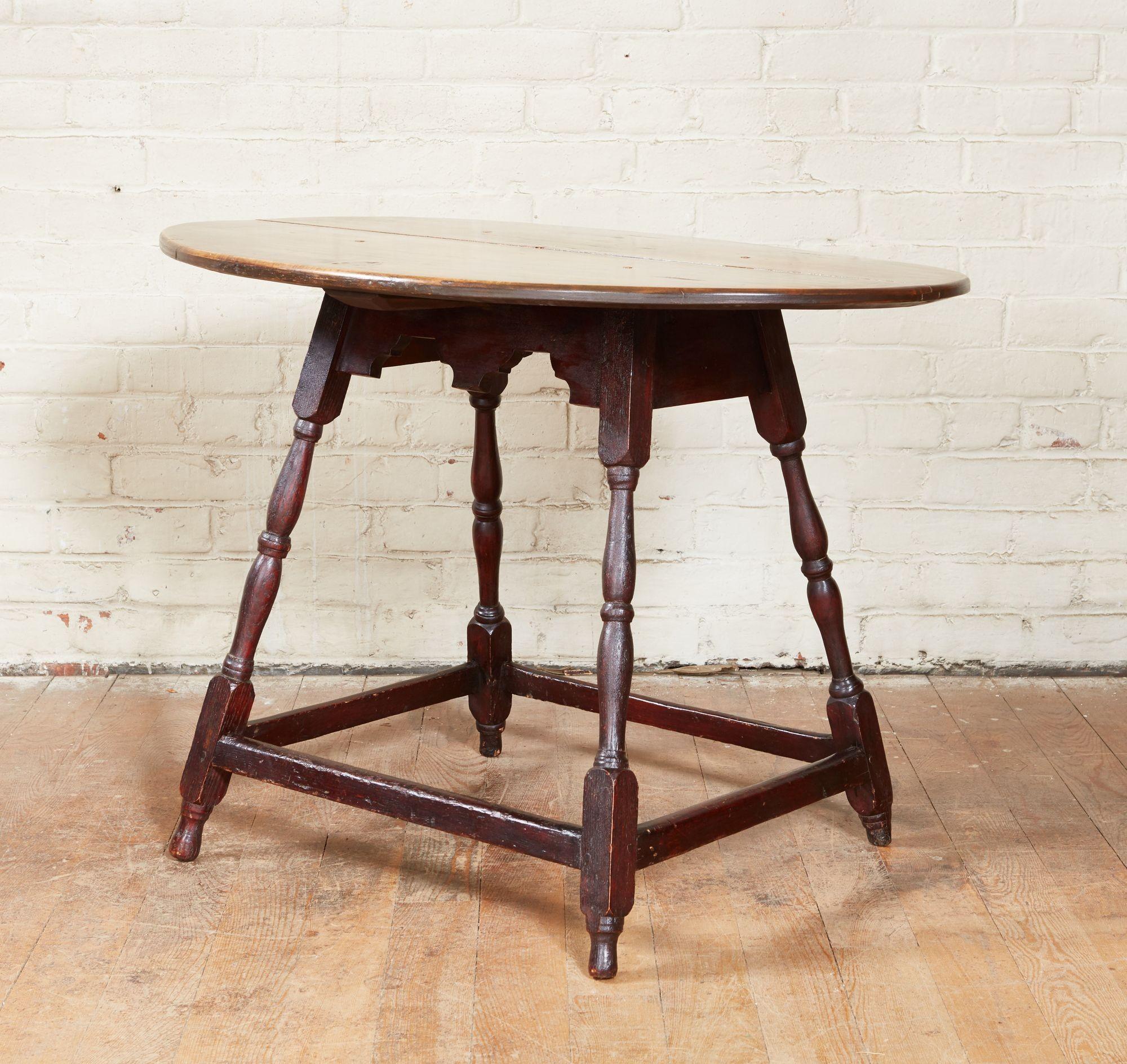 Oval Tavern Table with Tiger Maple Top In Good Condition For Sale In Greenwich, CT
