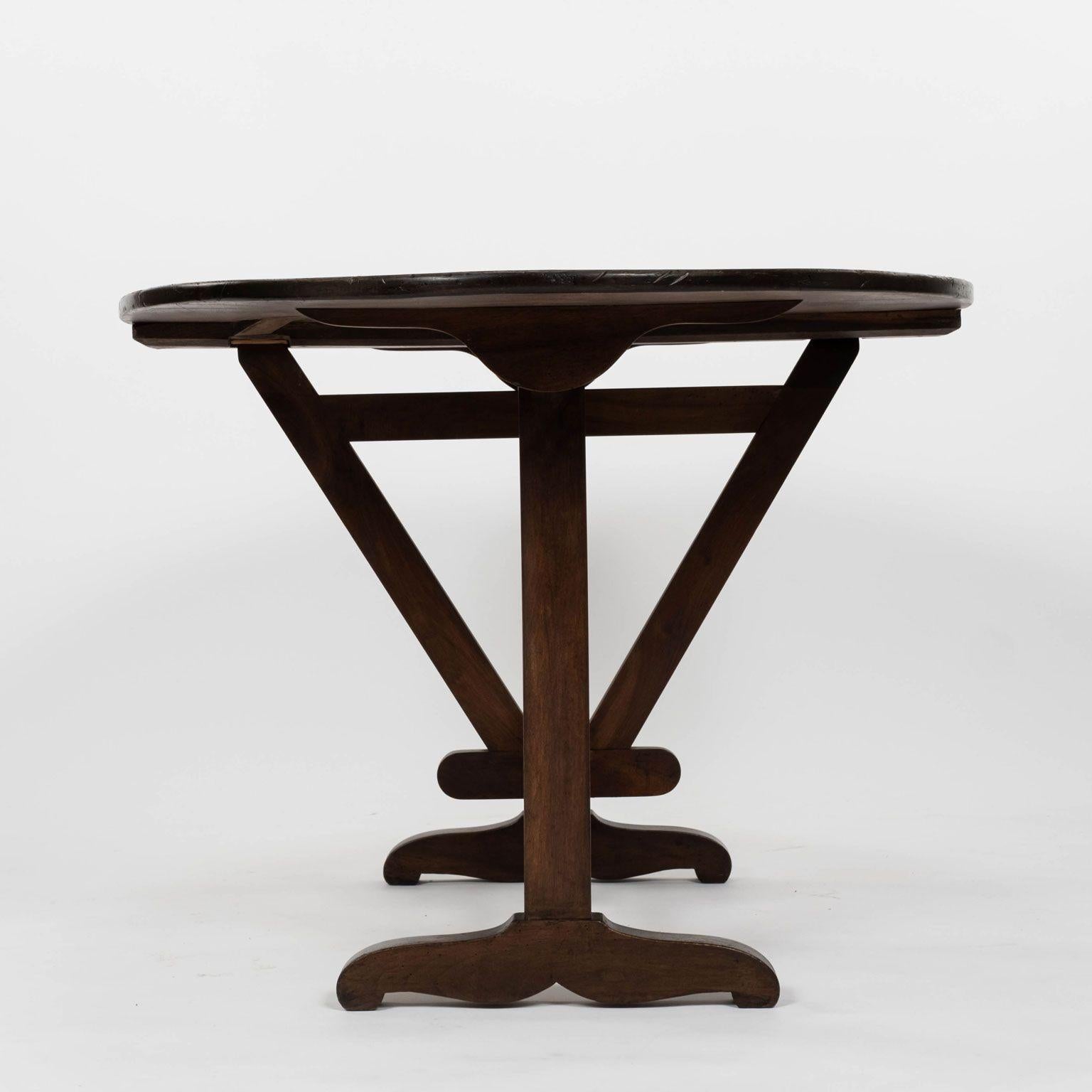 Oval Tilt-Top Walnut Table In Good Condition For Sale In Houston, TX