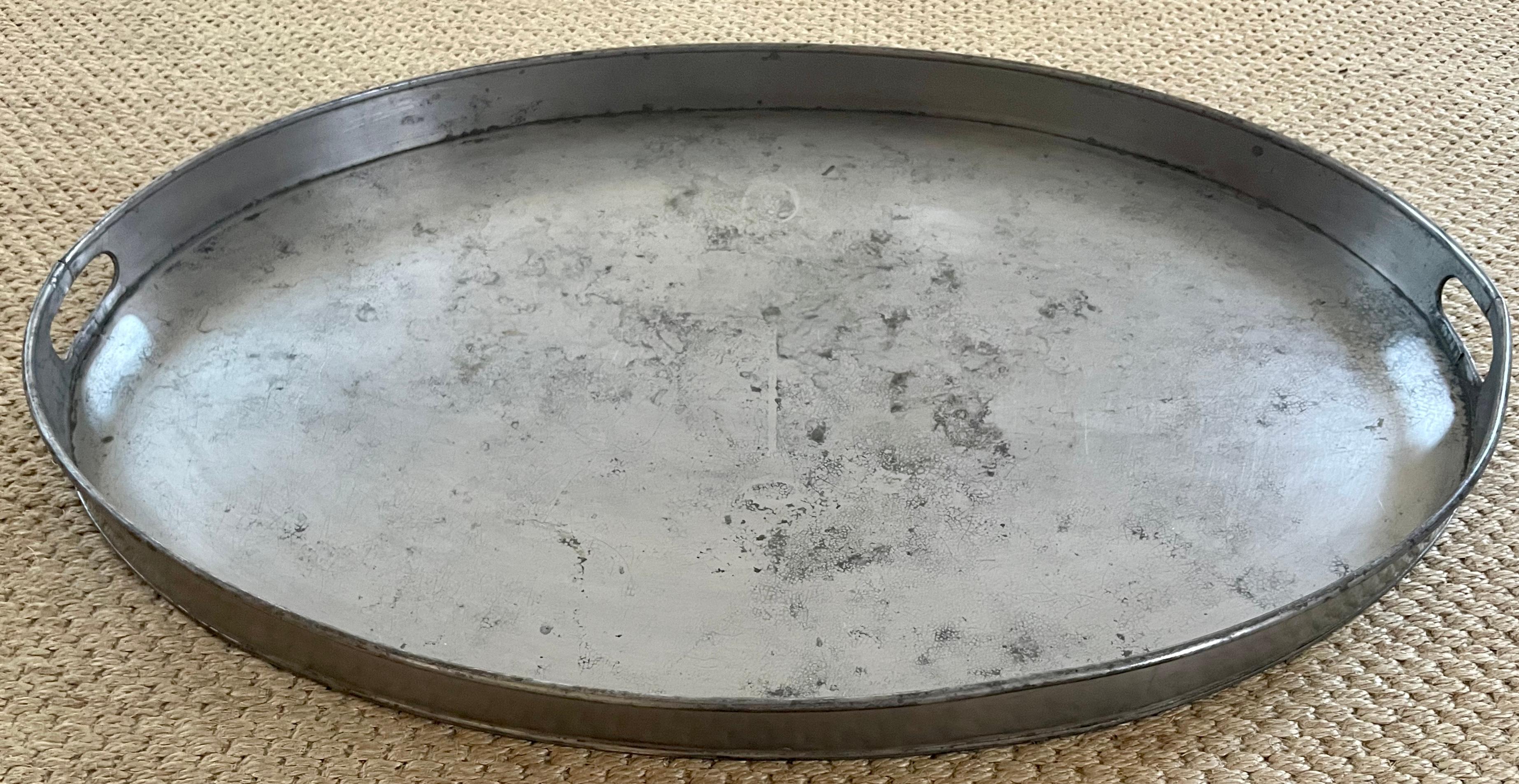Oval Tole Tray In Good Condition For Sale In New York, NY