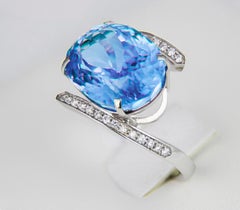 Oval topaz ring.