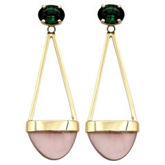 Geometrische Tropfenohrringe mit ovalem Turmalin und Rosenquarz aus 14 Karat Gelbgold