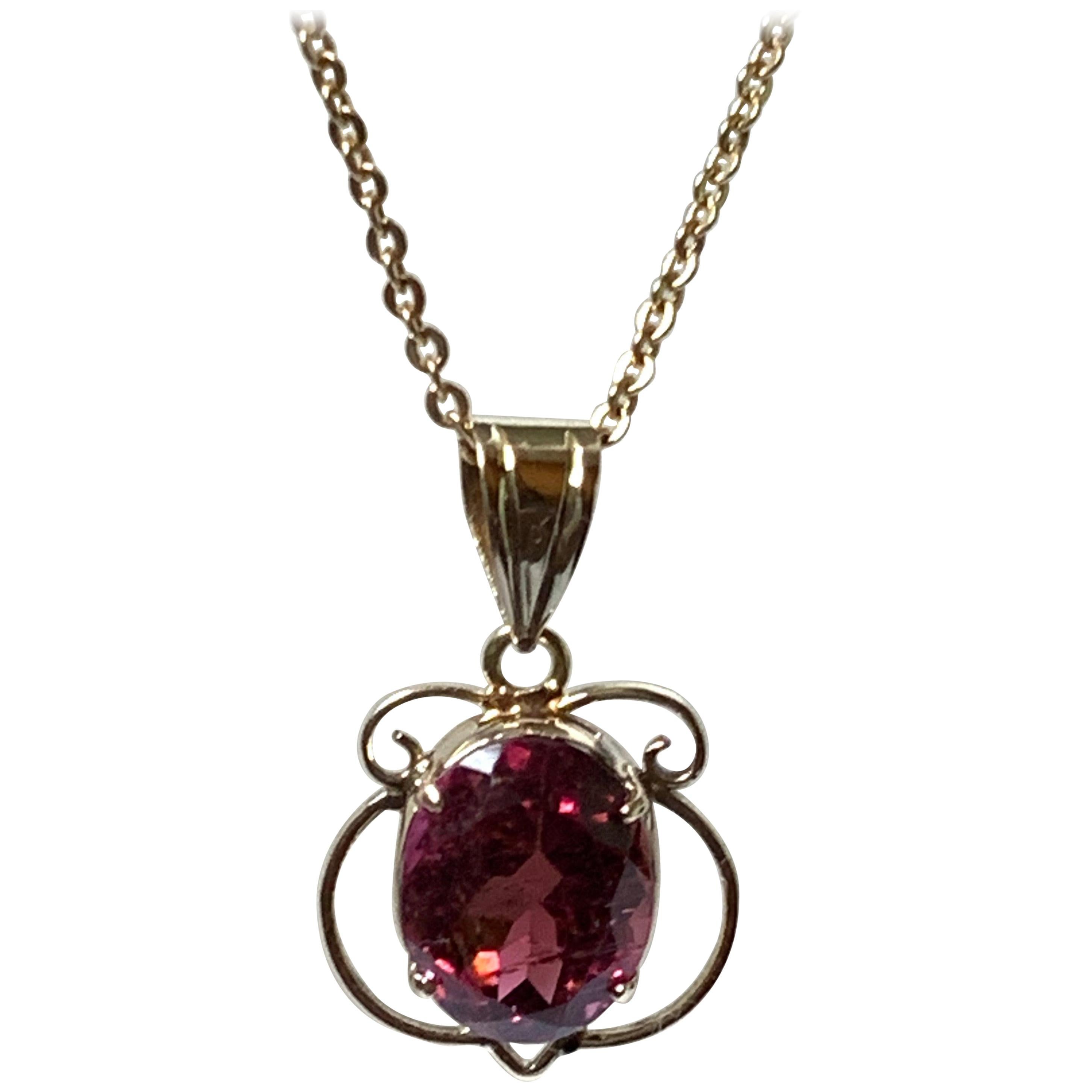 Pendentif en or 14 carats serti d'une tourmaline ovale en vente
