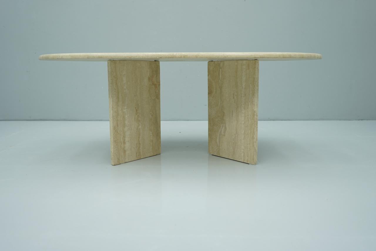 Oval Travertine Coffee Table, Italy, 1970s In Good Condition In Frankfurt / Dreieich, DE